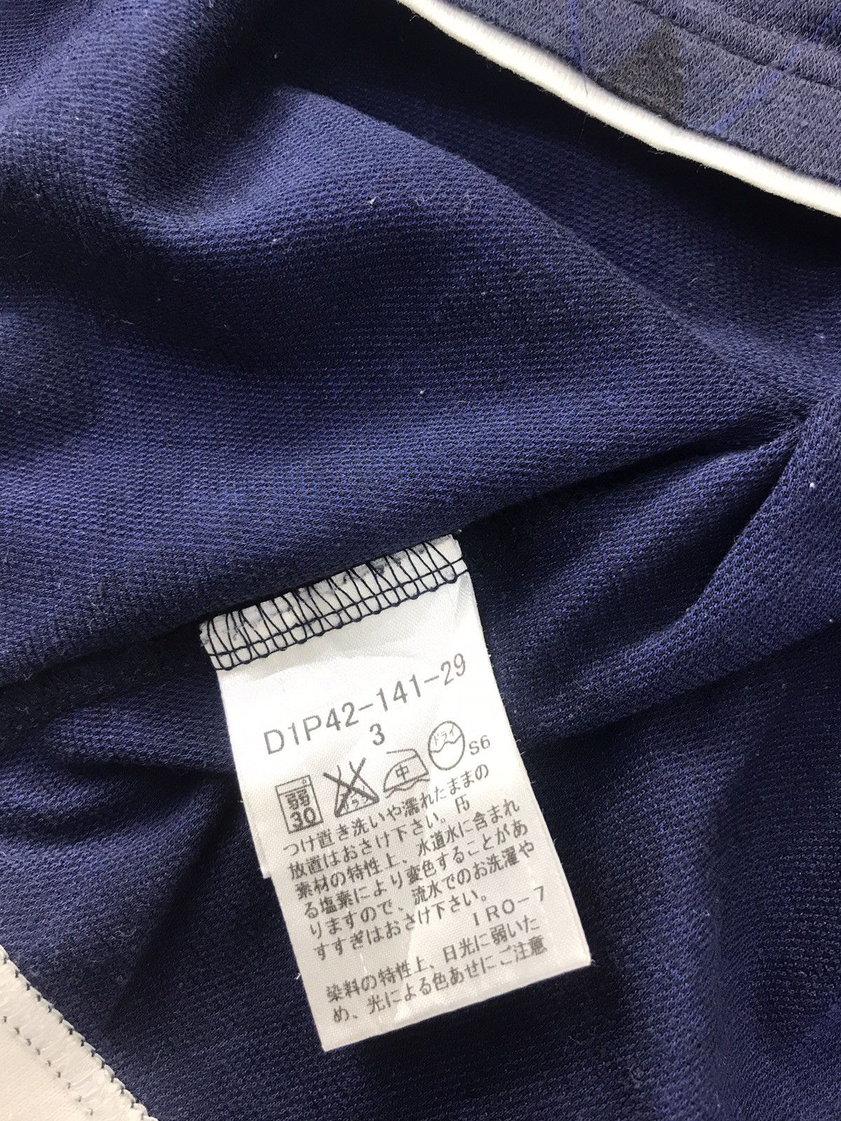 Burberry Burberry Black Label London Button V Neck Simple T-shirt Tee Size L / US 10 / IT 46 - 5 Thumbnail