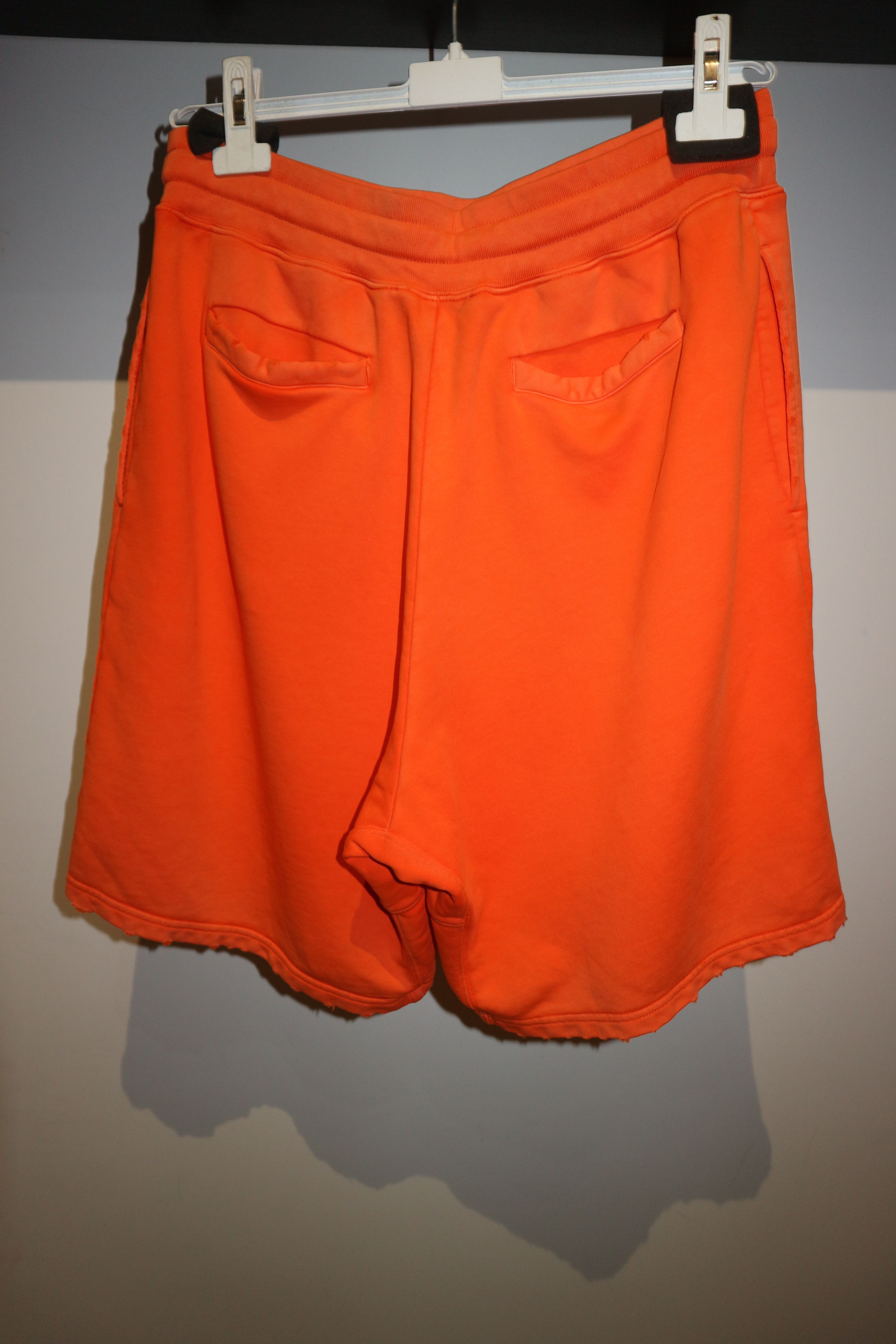 Moschino distressed tag print shorts Size US 32 / EU 48 - 5 Thumbnail
