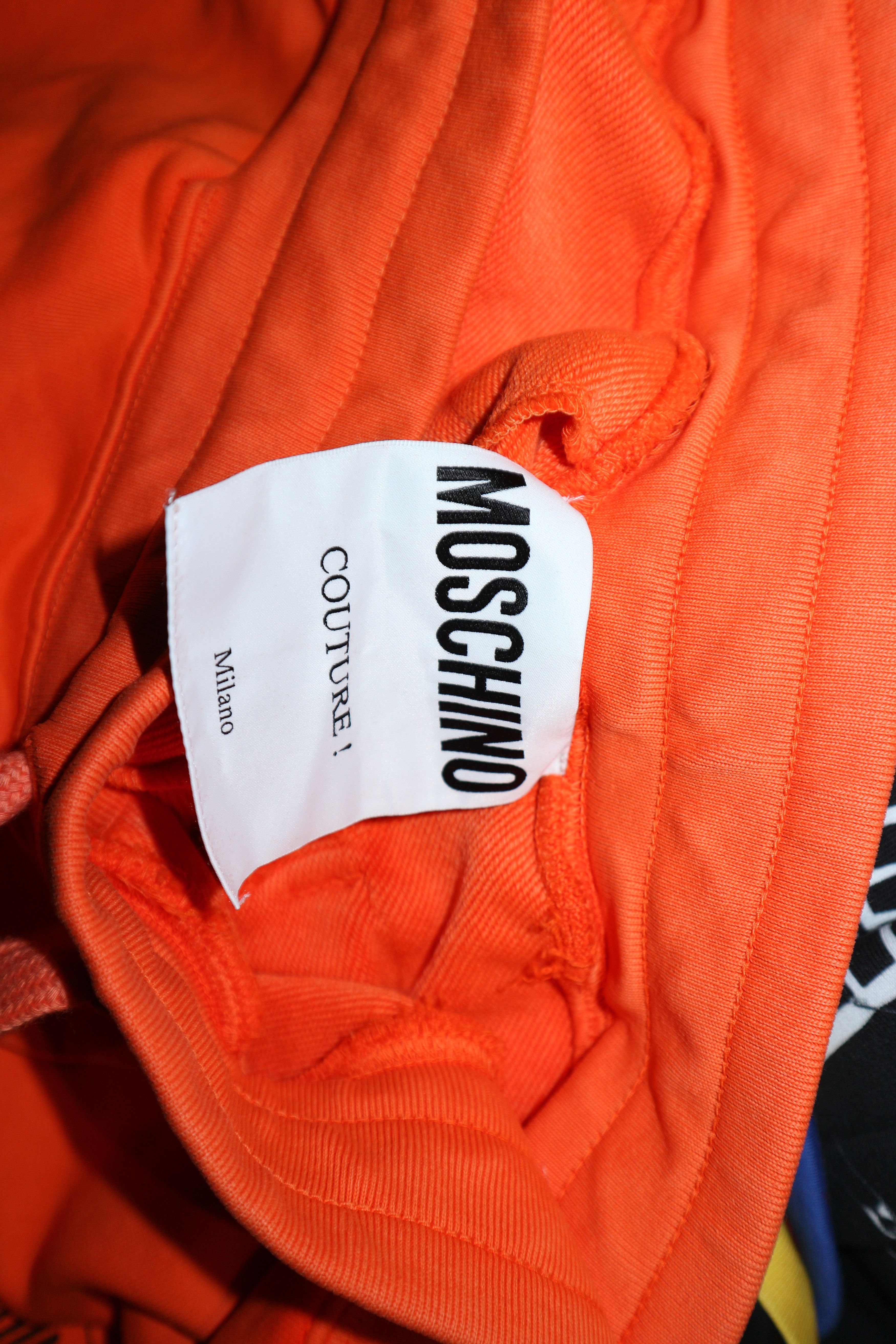 Moschino distressed tag print shorts Size US 32 / EU 48 - 8 Thumbnail