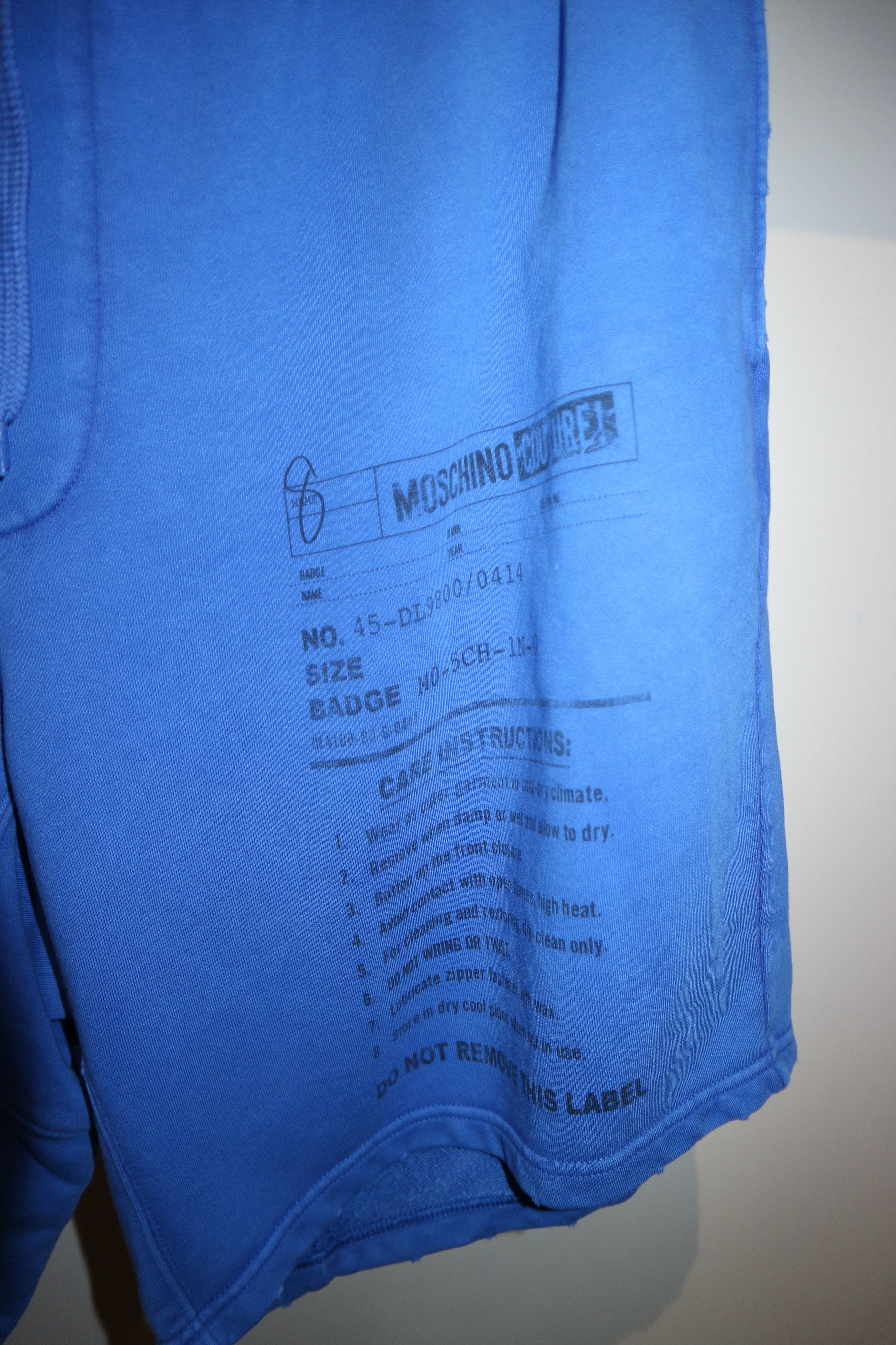 Moschino distressed logo print shorts Size US 36 / EU 52 - 2 Thumbnail