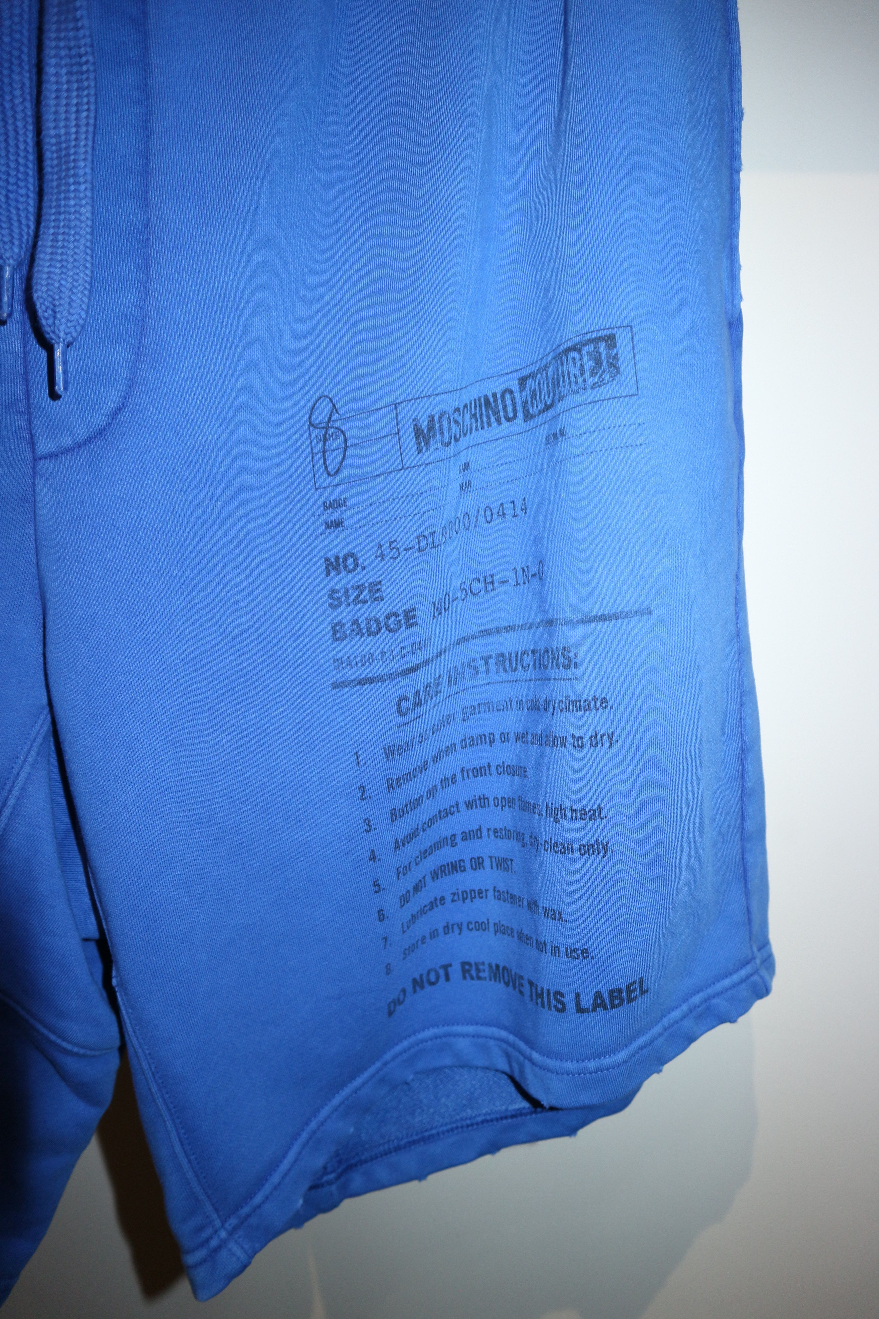 Moschino distressed logo print shorts Size US 36 / EU 52 - 5 Thumbnail