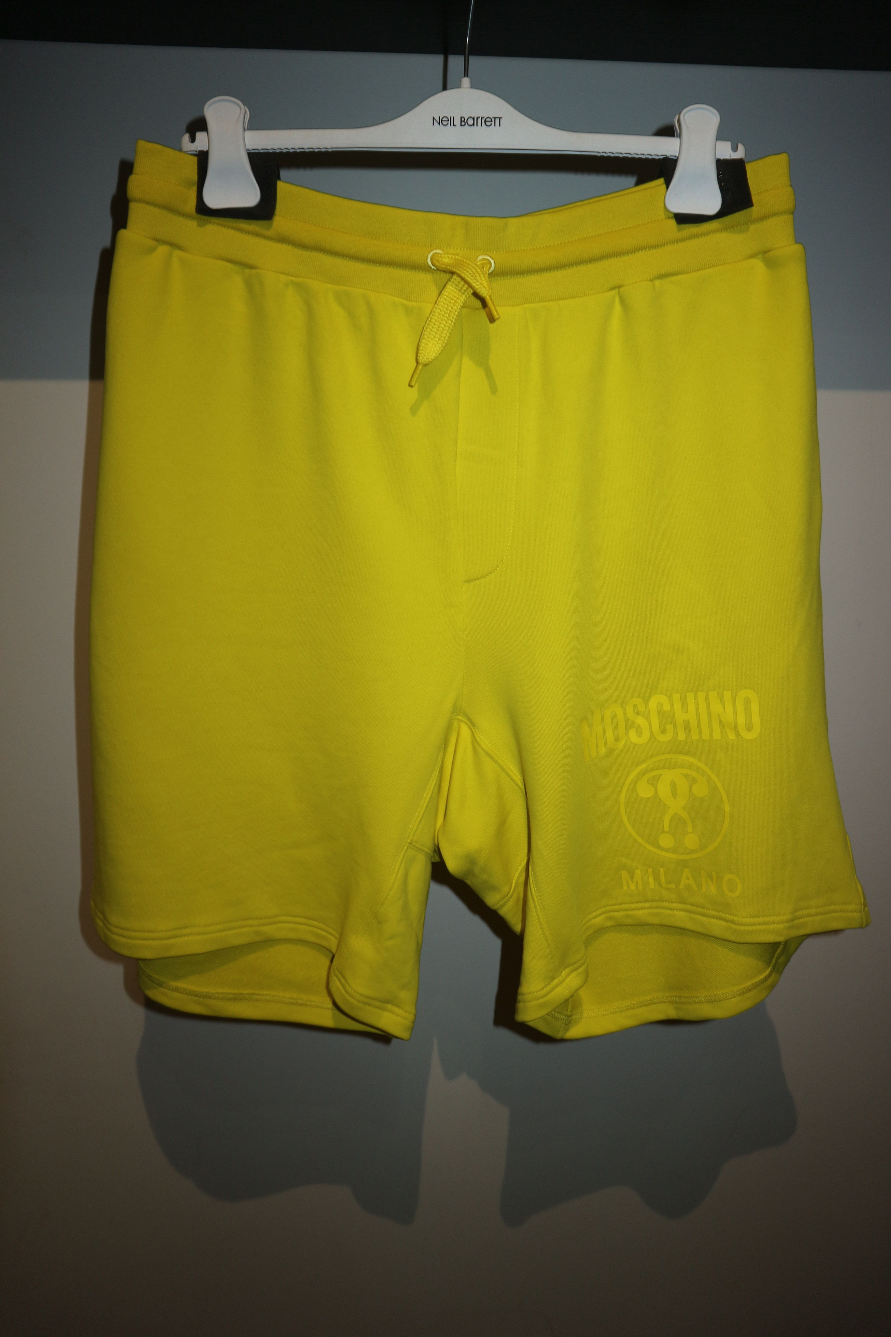 Moschino logo print oversized shorts Size US 34 / EU 50 - 1 Thumbnail