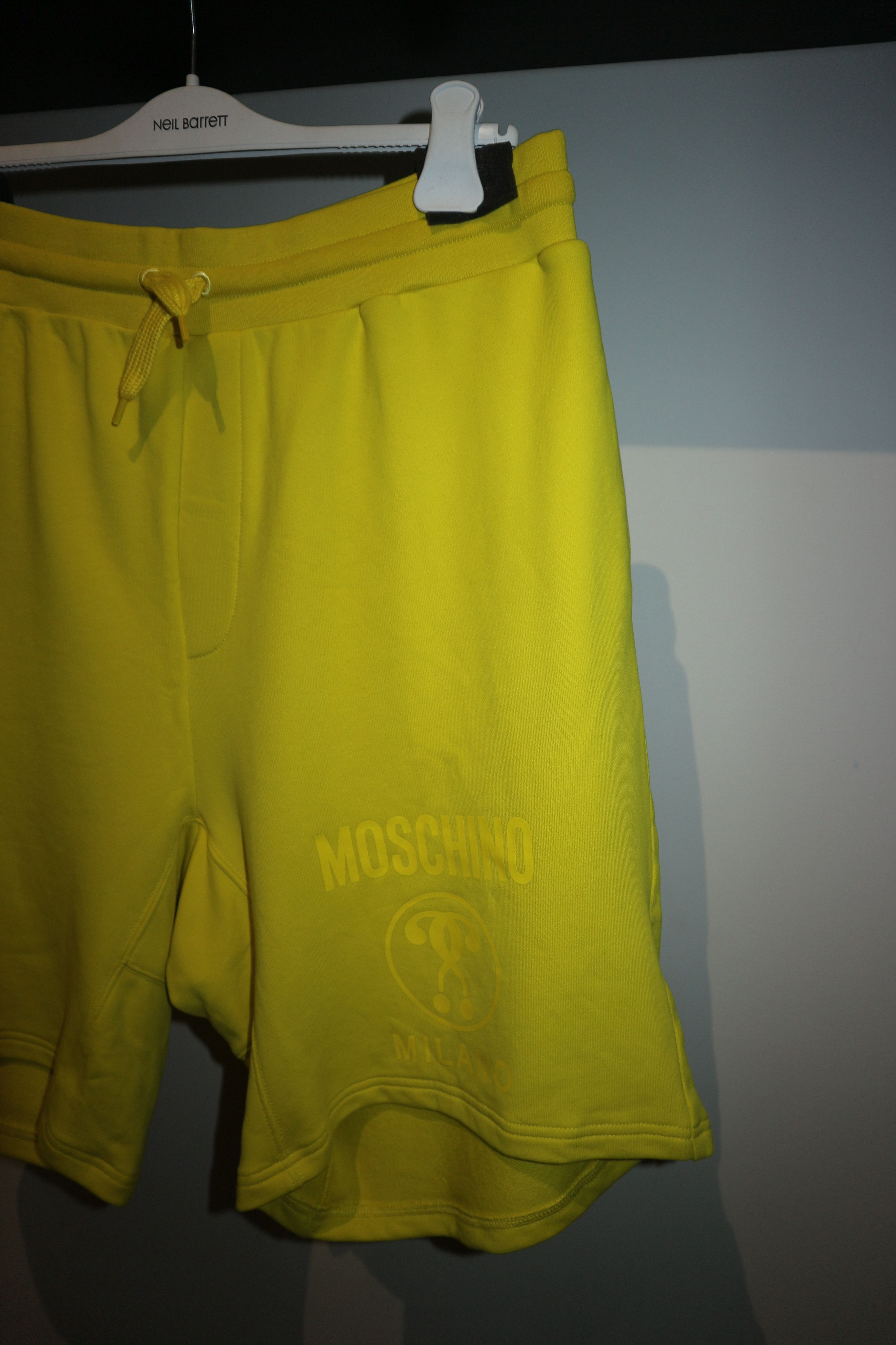 Moschino logo print oversized shorts Size US 34 / EU 50 - 2 Thumbnail
