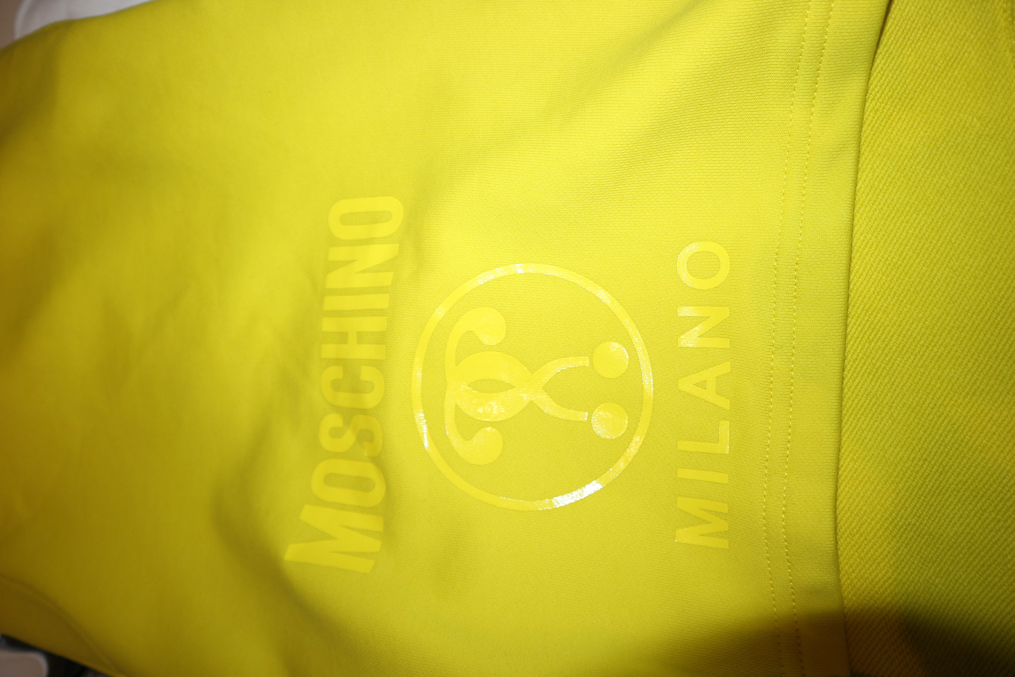 Moschino logo print oversized shorts Size US 34 / EU 50 - 8 Thumbnail