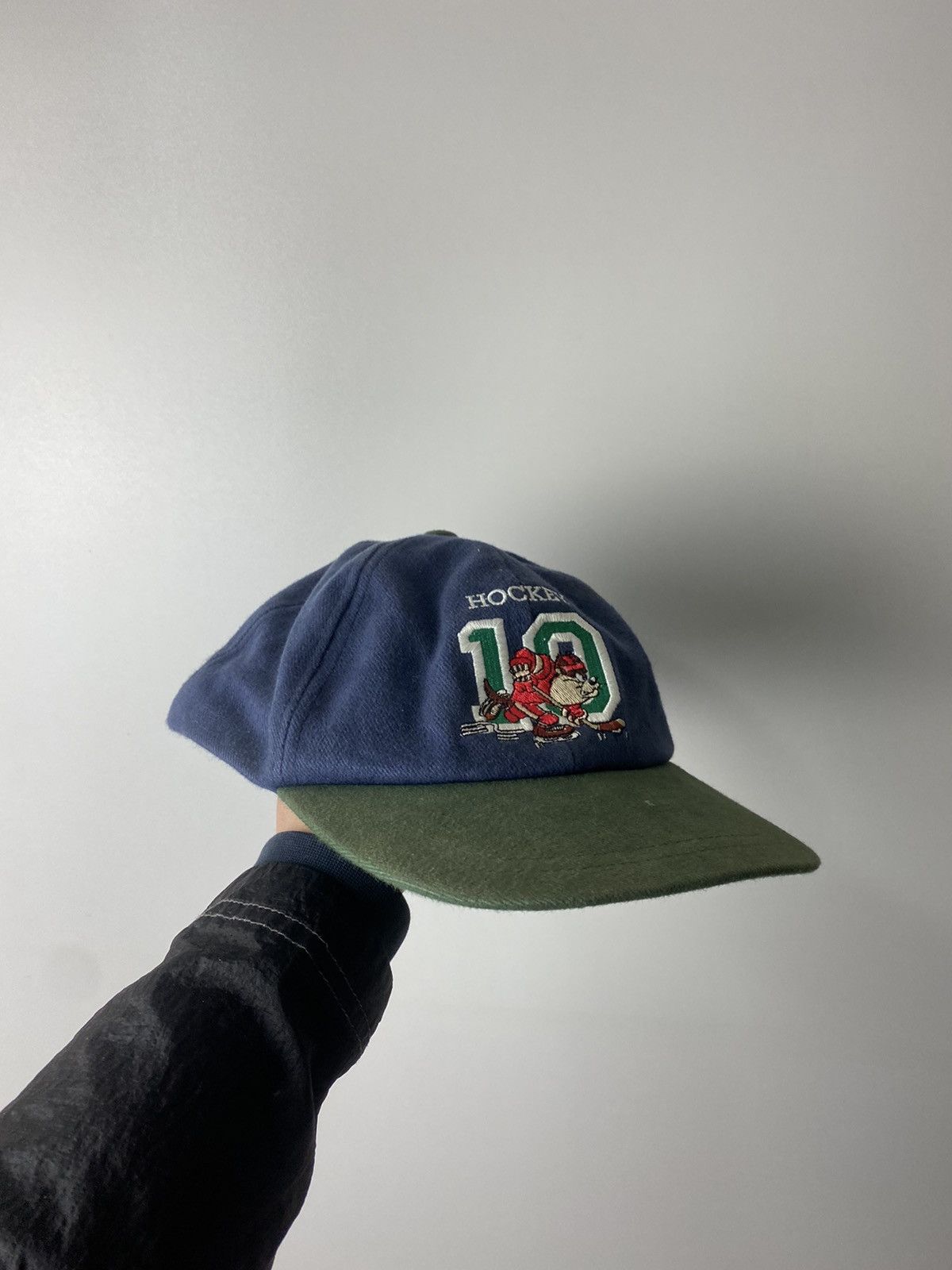 Vintage Tasmanian Devil TAZ 1993 vintage hat size OS Size ONE SIZE - 1 Thumbnail