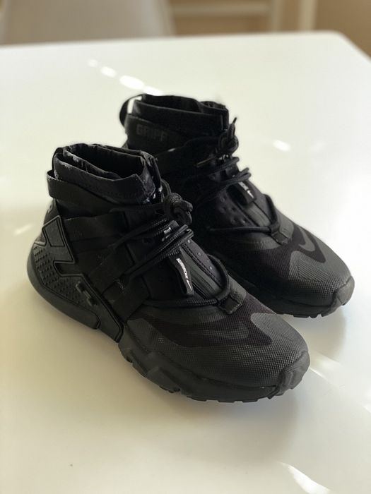 Nike air huarache hot sale gripp triple black