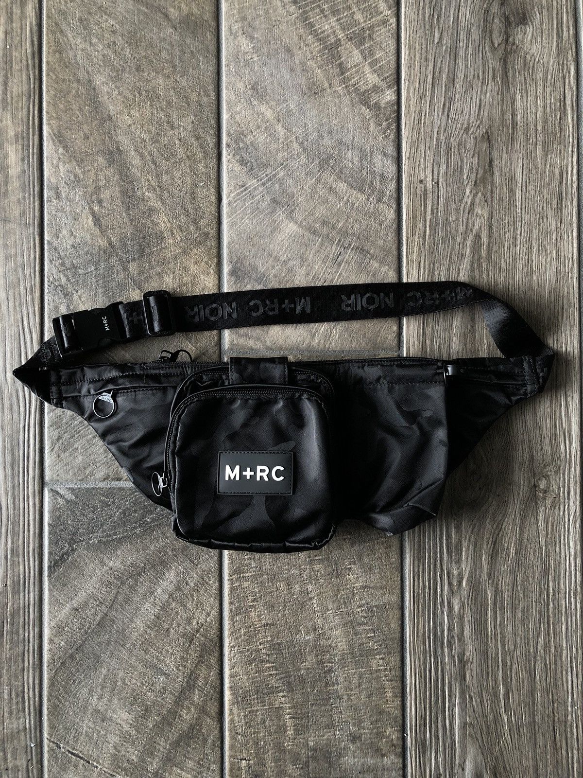 M+RC NOIR Black Belt Bag（Mrc Noir Belt Bag Neon Green  
