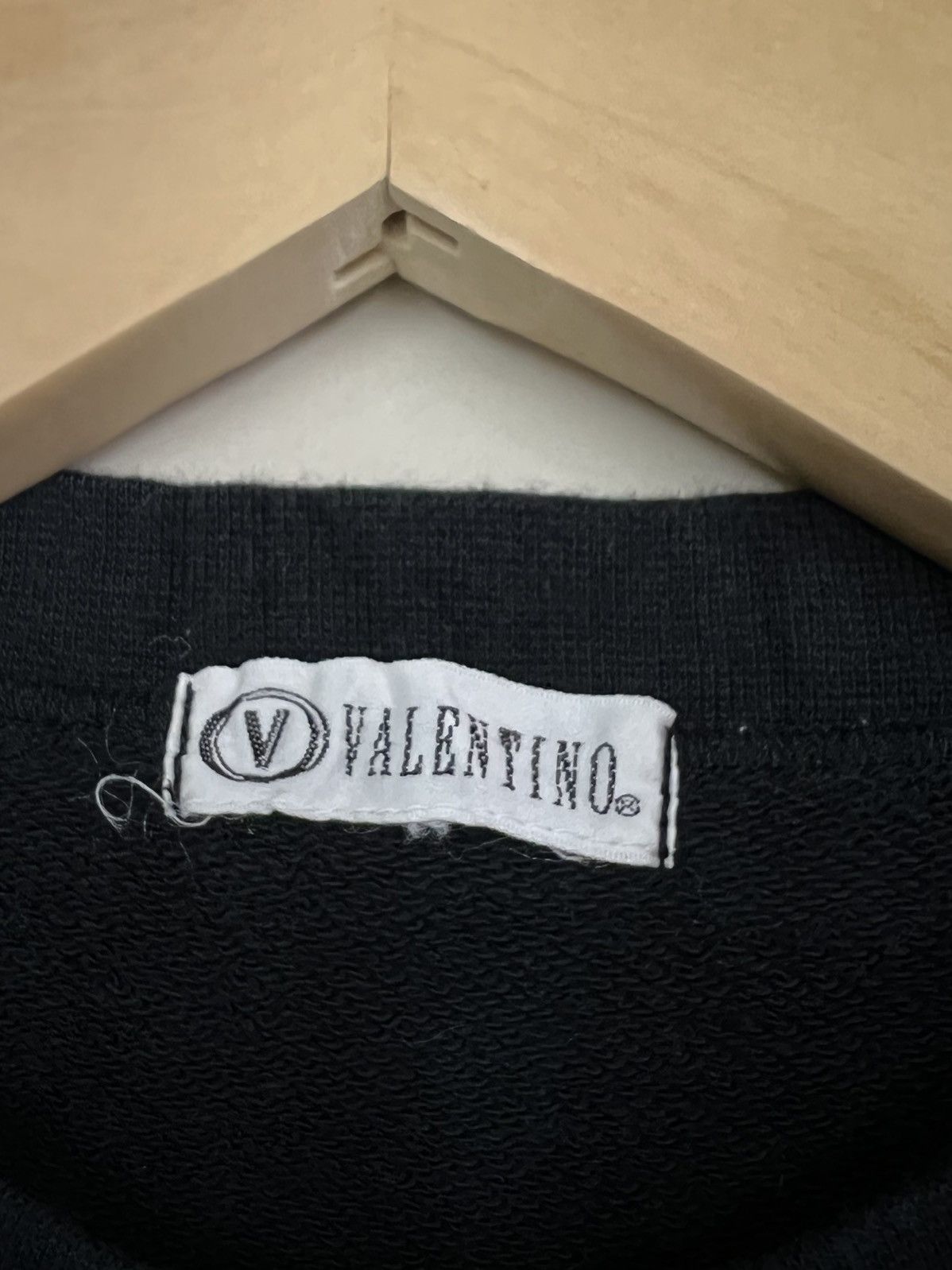 Gianni Valentino × Giovanni Valentino × Valentino 🔥LAST PRICE🔥VINTAGE VALENTINO CENTER BIG SPELLOUT SWEATSHIRT Size US L / EU 52-54 / 3 - 7 Thumbnail