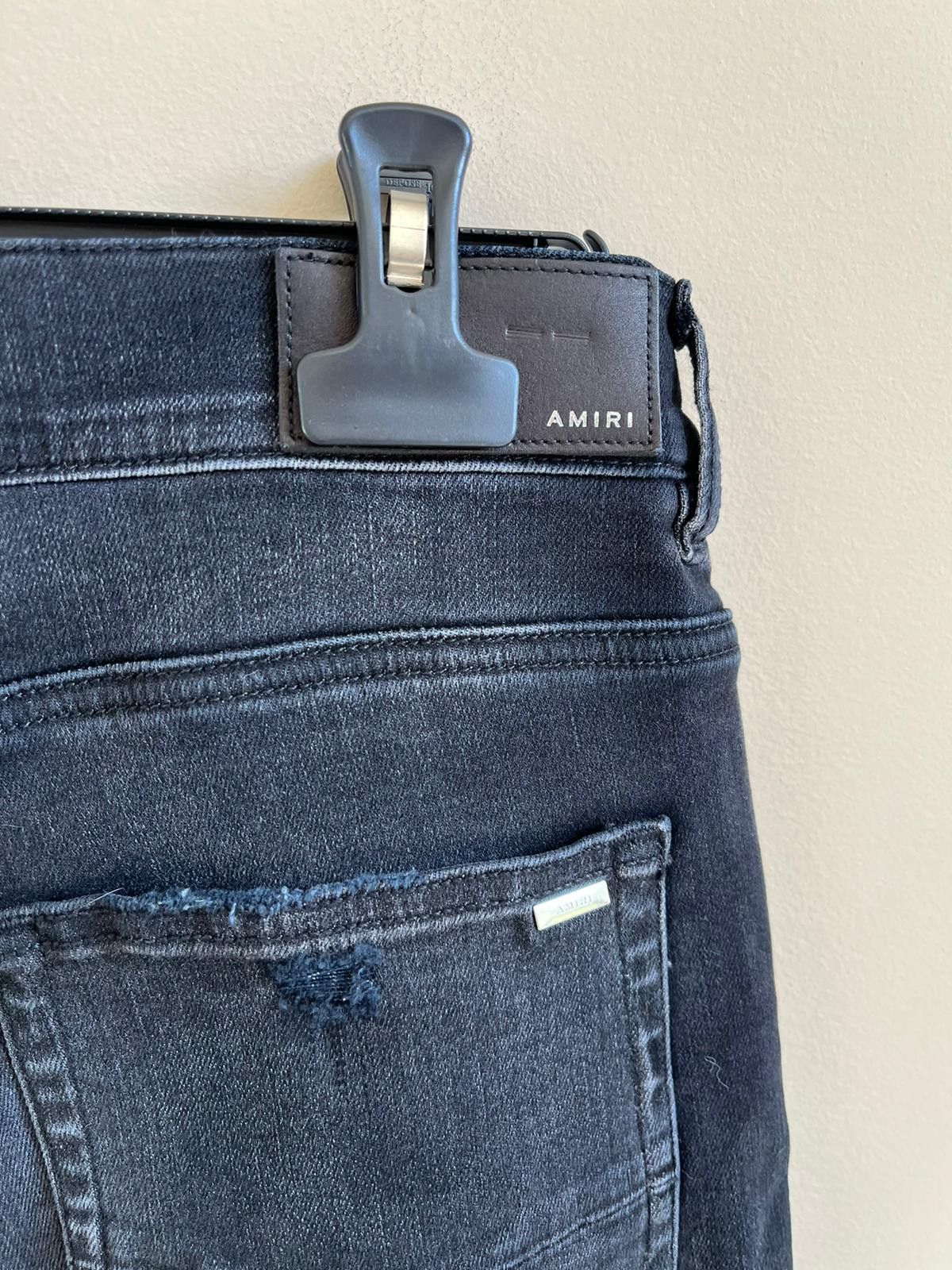 Amiri FITS LIKE 32 / Watercolor Logo Jean in Aged Black Color Size US 36 / EU 52 - 15 Thumbnail