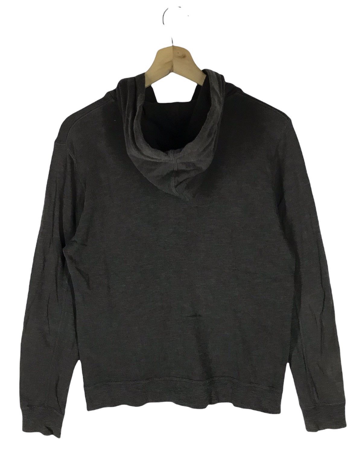 Jun Takahashi Uniqlo X Undercover Hoodies Size M / US 6-8 / IT 42-44 - 2 Thumbnail