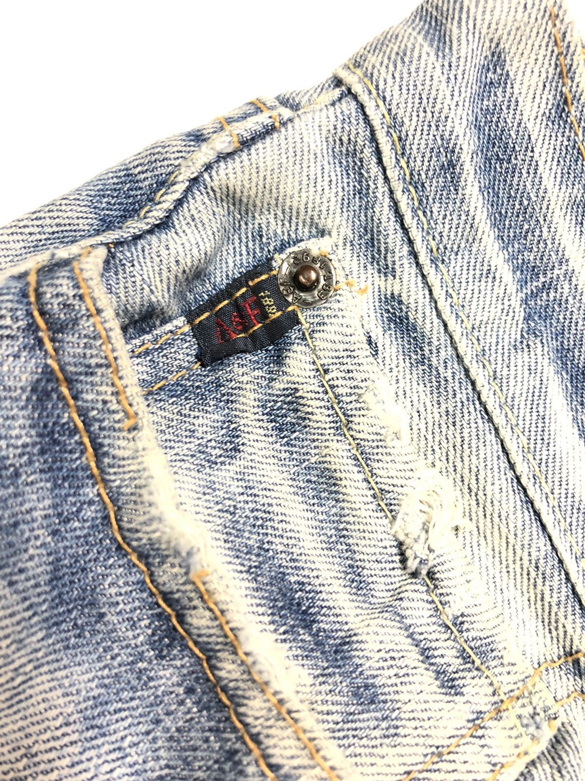 Abercrombie & Fitch × Vintage VINTAGE A&F LIGHT BLUE WASH DISTRESSED DENIM Size US 32 / EU 48 - 4 Thumbnail