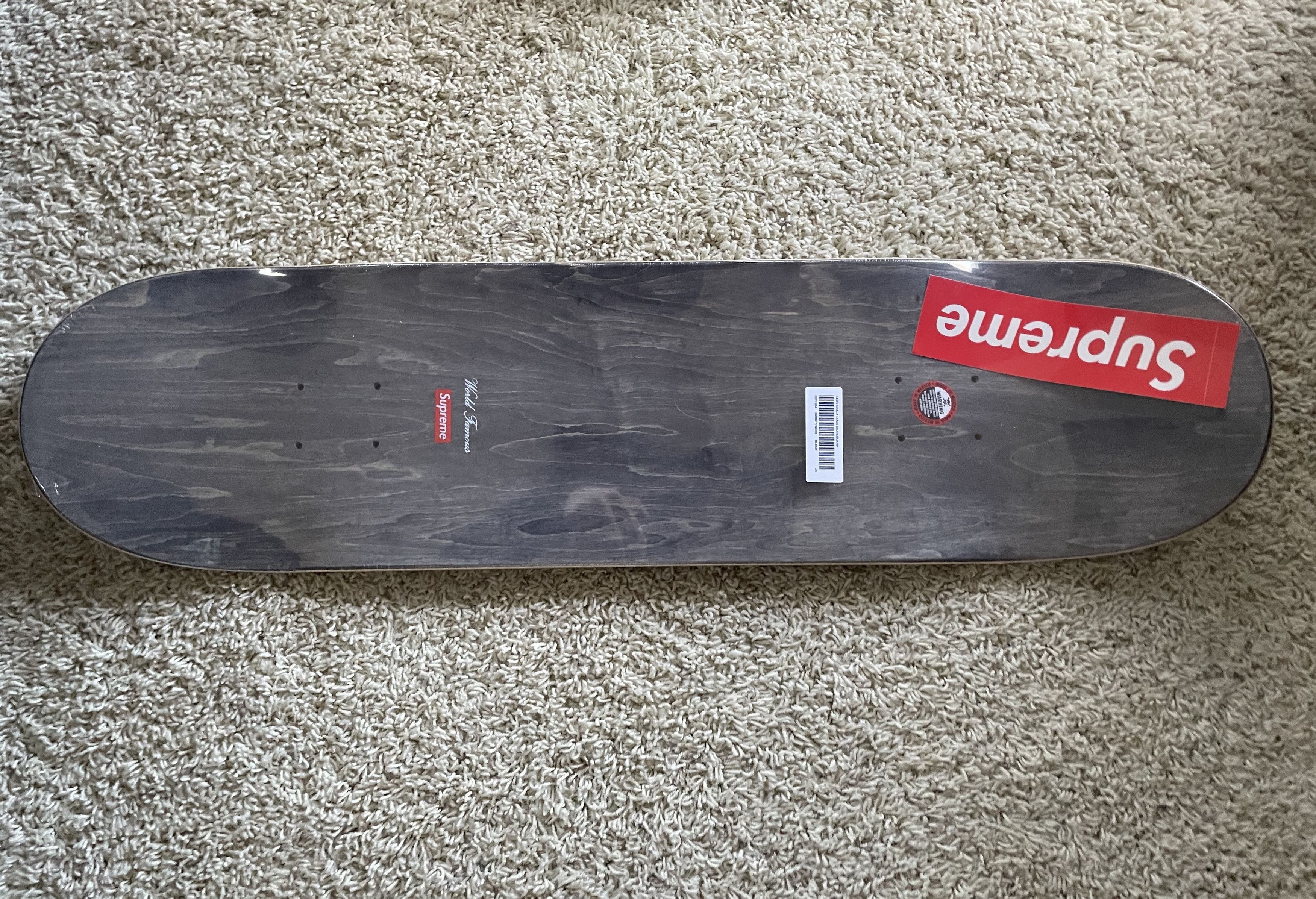 新品 Supreme KAWS Chalk Logo Skateboard Supreme KAWS Chalk Logo Skateboard Deck Set Pink Black