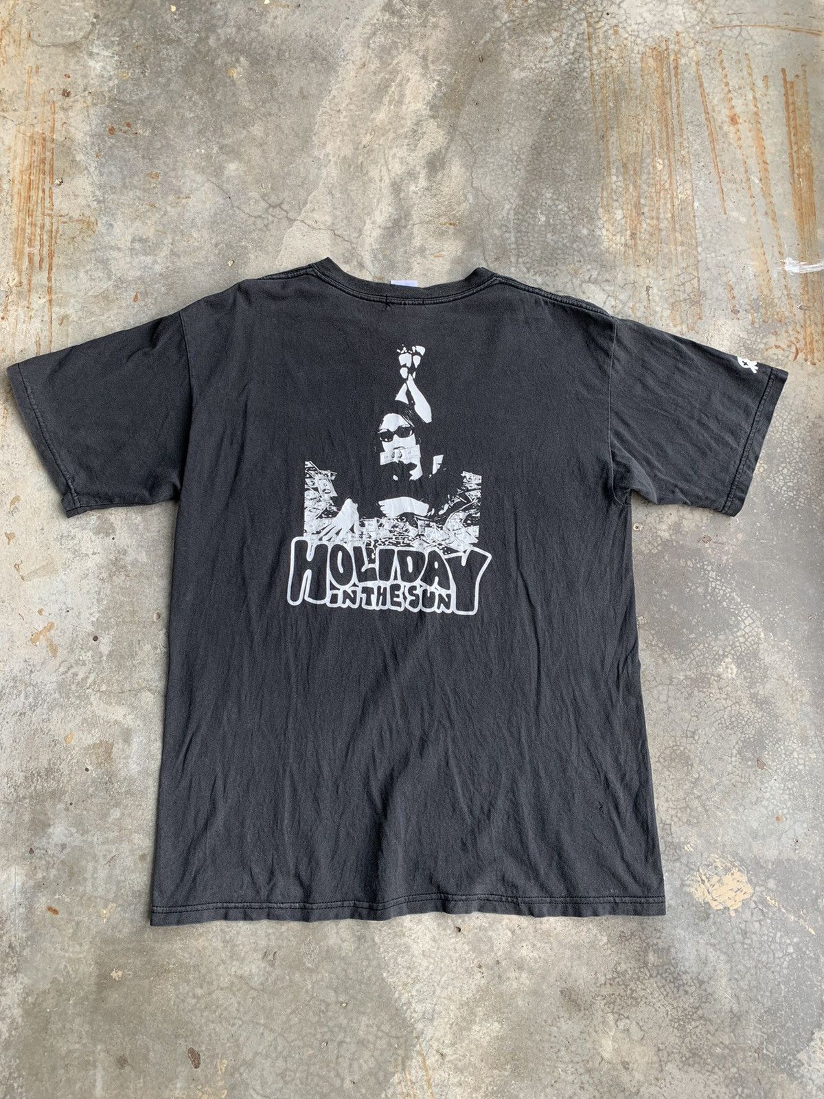Vintage Thrashed Faded Vintage Movie Holiday In the Sun tee Size US L / EU 52-54 / 3 - 1 Thumbnail