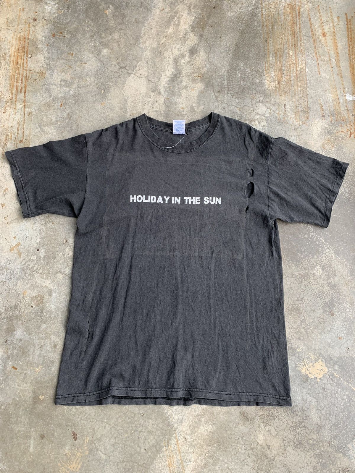 Vintage Thrashed Faded Vintage Movie Holiday In the Sun tee Size US L / EU 52-54 / 3 - 3 Thumbnail