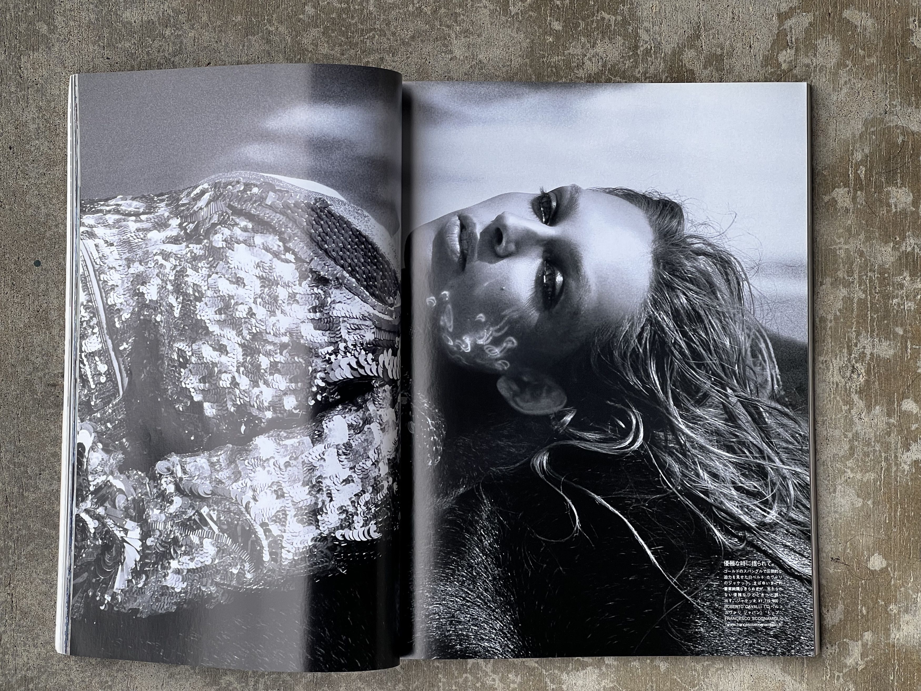 Vogue Vogue Japan - April 2012 Size ONE SIZE - 2 Thumbnail