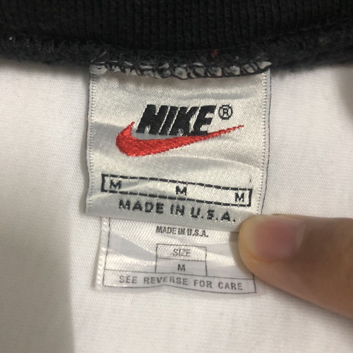Nike Vintage 90s nike big swoosh crewneck Size US M / EU 48-50 / 2 - 9 Thumbnail