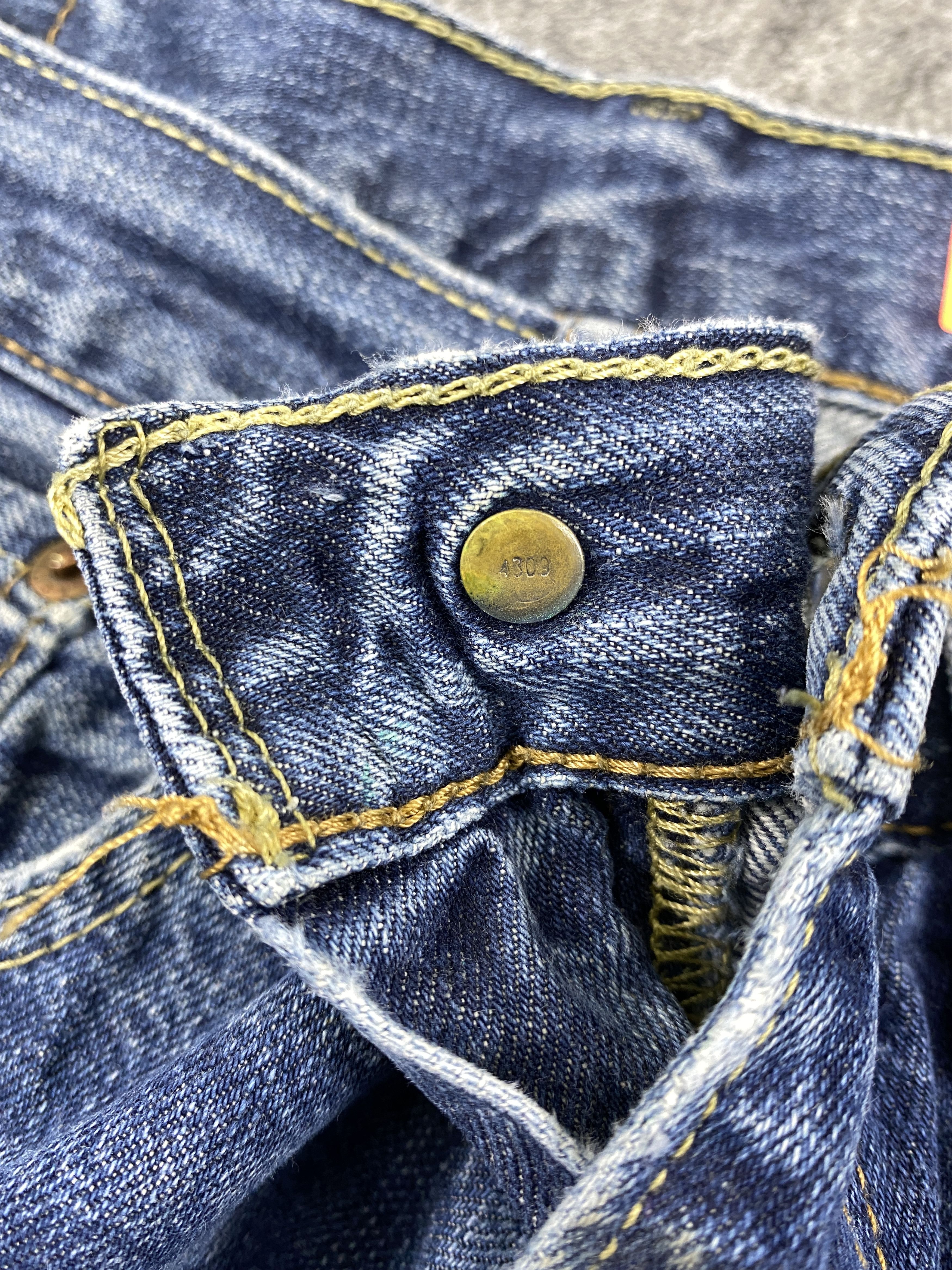 Levi's Distressed Blue Levi's Jeans 31x31 Denim -JN1419 Size US 31 - 7 Thumbnail