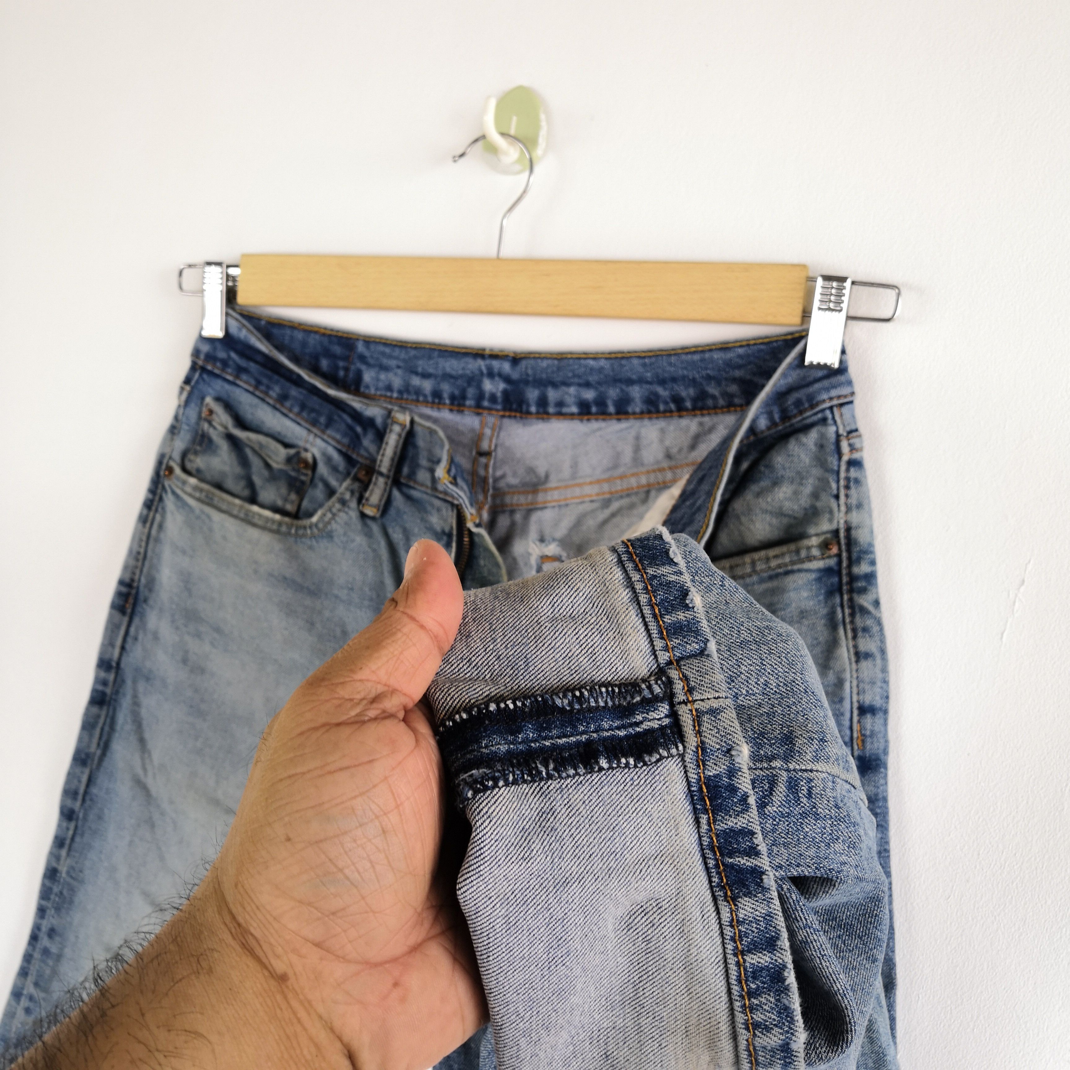 Levi's Vintage Levis Jeans Light Blue Levi's 550 Faded Blue Denim Size US 32 / EU 48 - 12 Thumbnail
