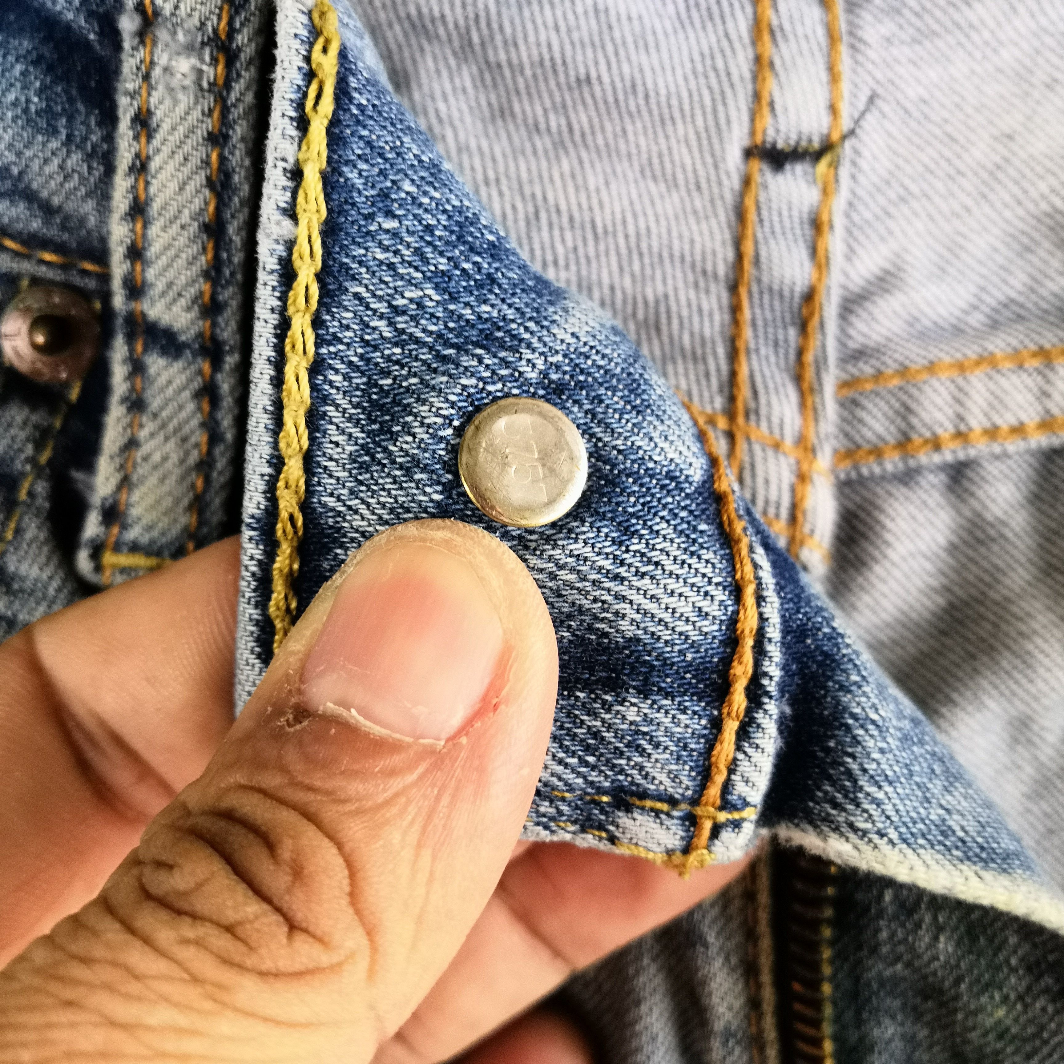 Levi's Vintage Levis Jeans Light Blue Levi's 550 Faded Blue Denim Size US 32 / EU 48 - 11 Thumbnail