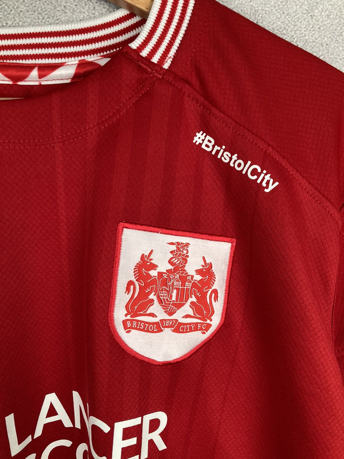 Vintage Soccer Jersey Bristol City Red Home Football Size US L / EU 52-54 / 3 - 6 Thumbnail