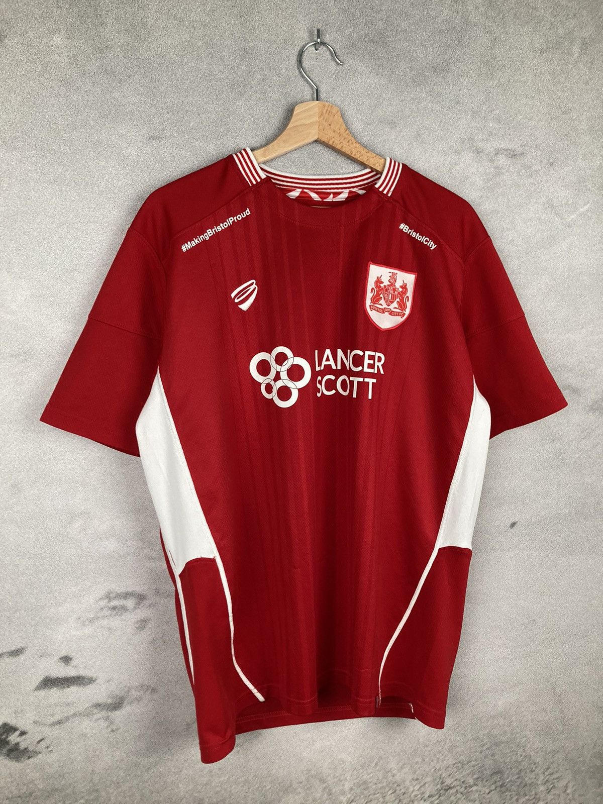 Vintage Soccer Jersey Bristol City Red Home Football Size US L / EU 52-54 / 3 - 4 Thumbnail
