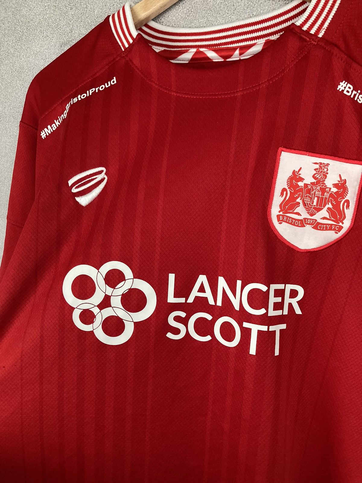 Vintage Soccer Jersey Bristol City Red Home Football Size US L / EU 52-54 / 3 - 7 Thumbnail
