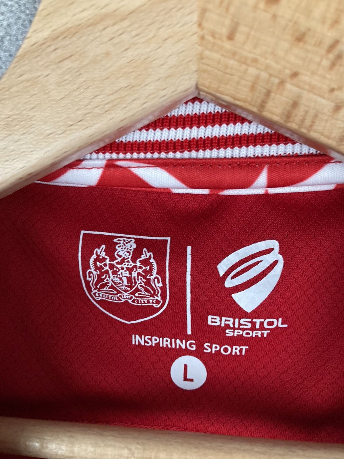 Vintage Soccer Jersey Bristol City Red Home Football Size US L / EU 52-54 / 3 - 8 Thumbnail