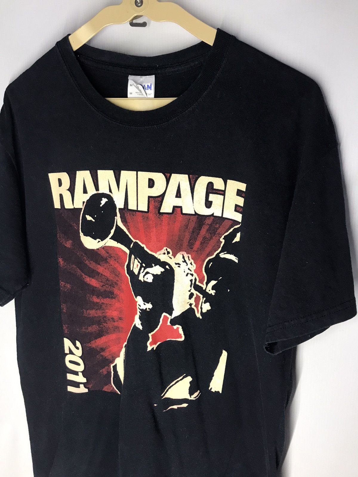 Band Tees × Gildan Rampage tour 2011 tshirt Size US M / EU 48-50 / 2 - 4 Thumbnail