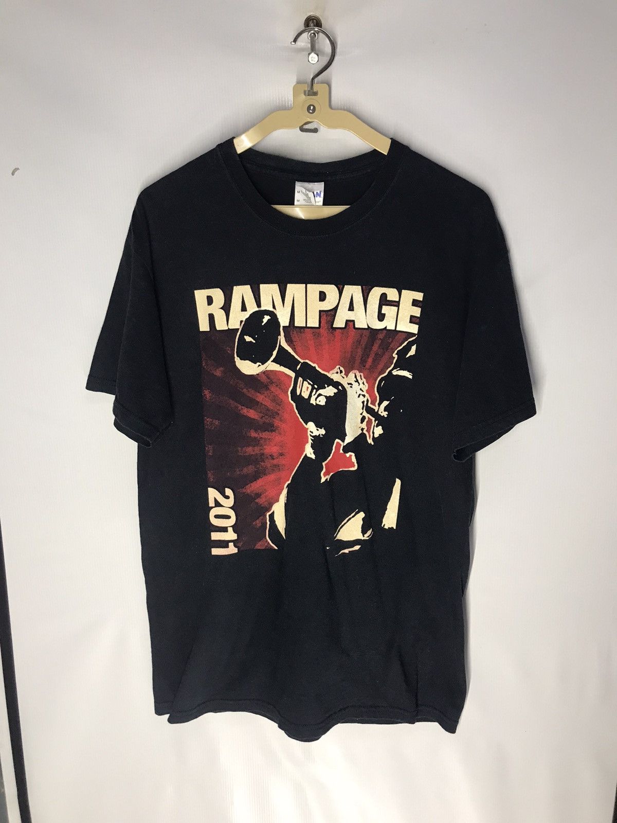 Band Tees × Gildan Rampage tour 2011 tshirt Size US M / EU 48-50 / 2 - 5 Thumbnail