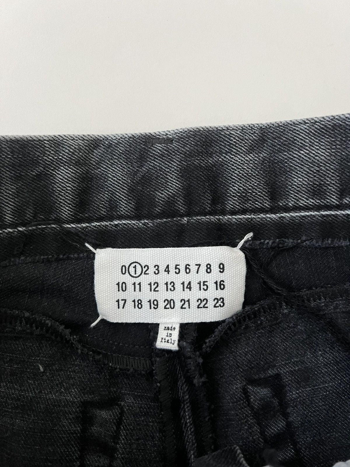 Maison Margiela Maison Margiela 5 Pocket Deconstructed Jeans Size 26" / US 2 / IT 38 - 5 Thumbnail