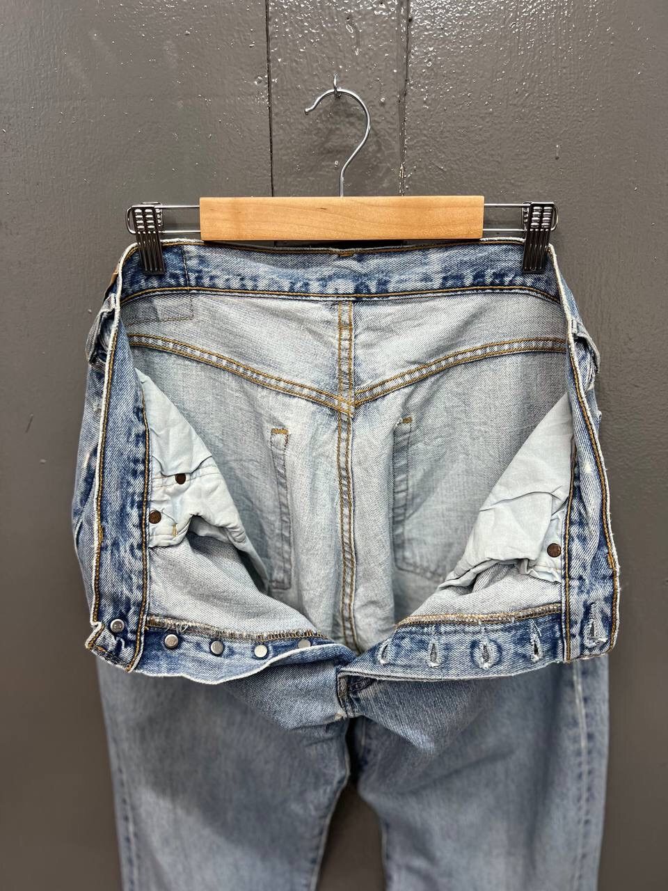 Levi's VINTAGE LEVI’S 501 JEANS Size US 33 - 12 Thumbnail