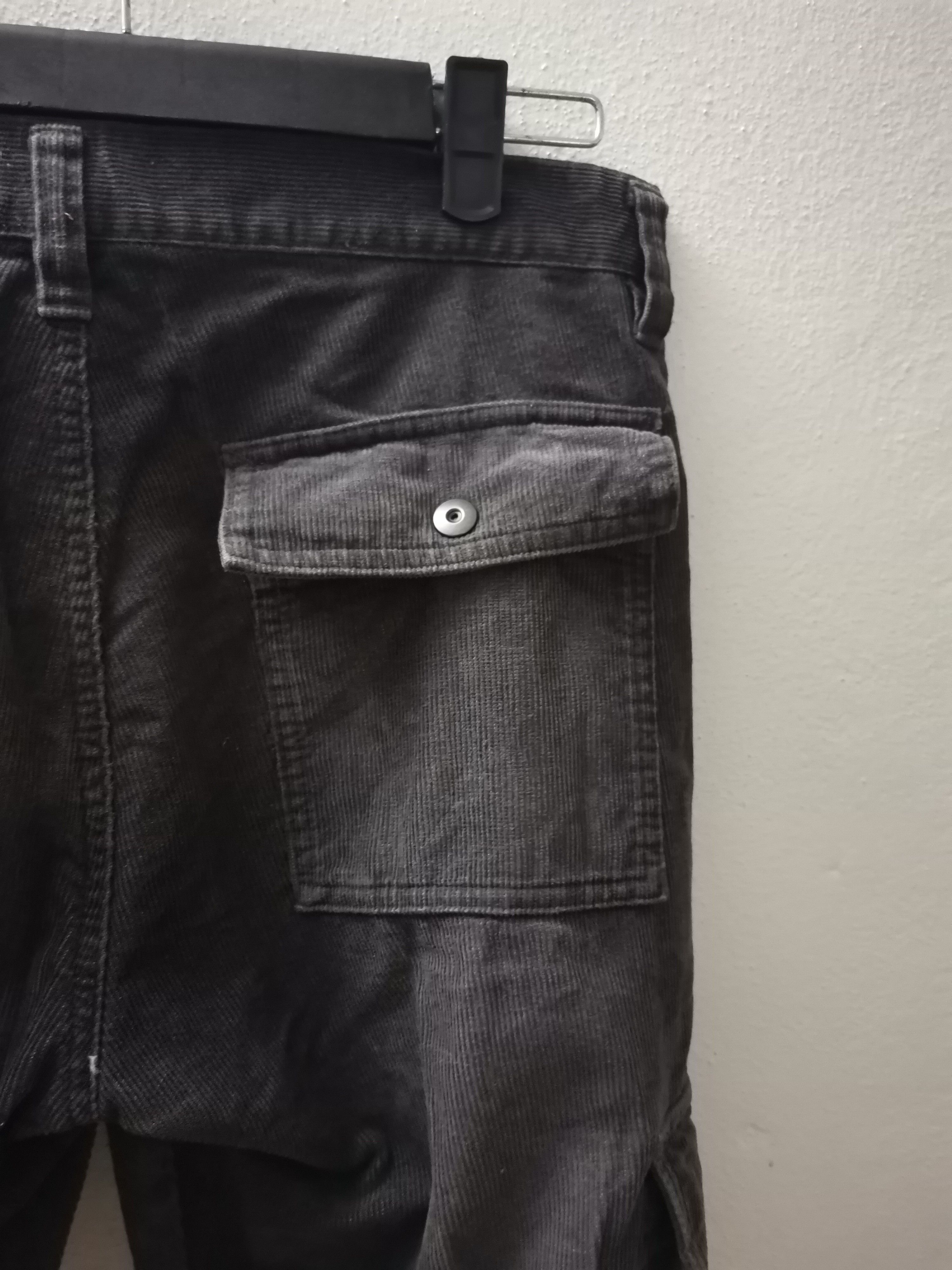 Uniqlo Uniqlo Corduroy Cargo Pants Size US 32 / EU 48 - 6 Thumbnail
