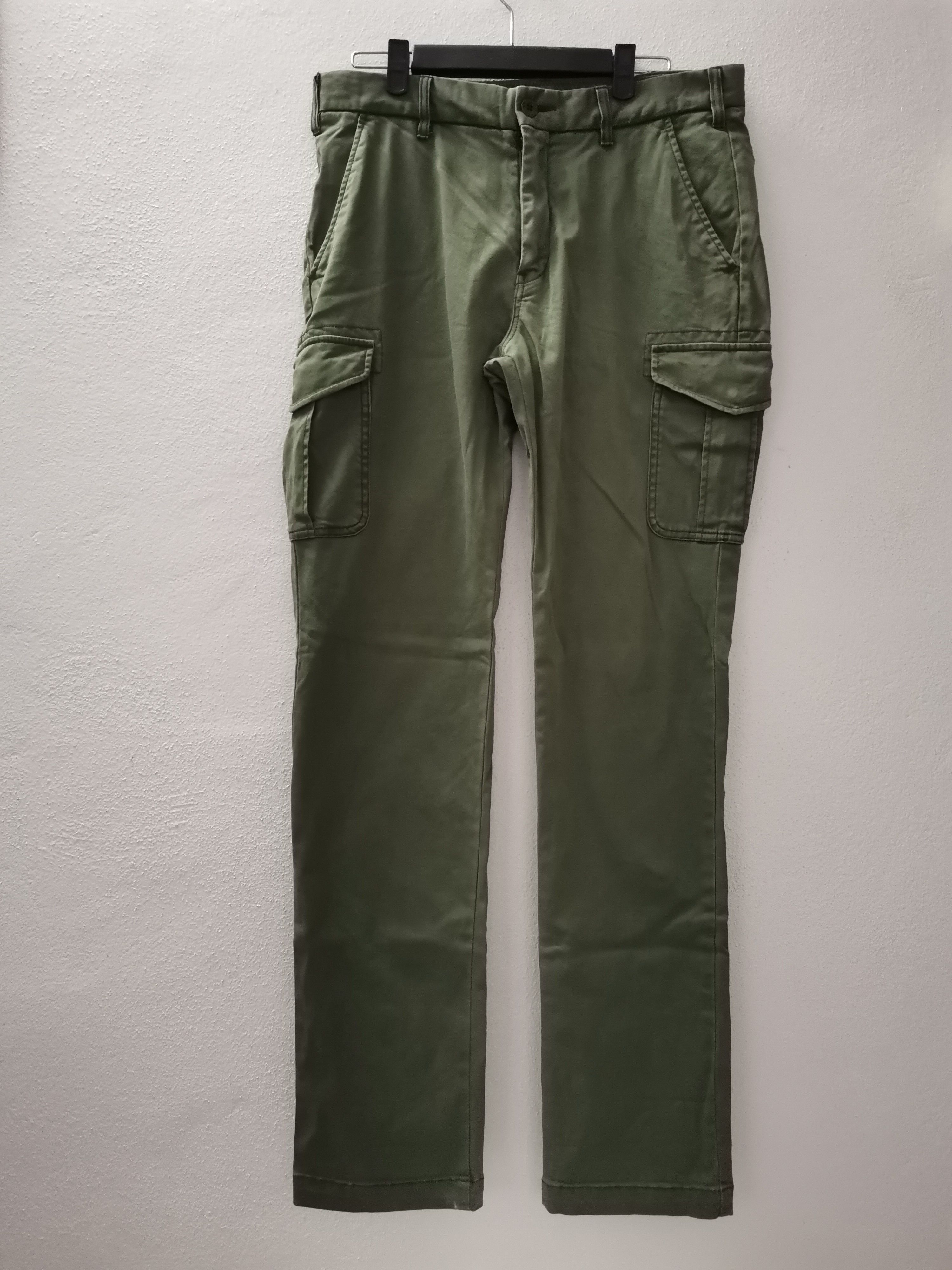 image of Uniqlo Cargo Pants / Tactical Pants in Green, Men's (Size 33)