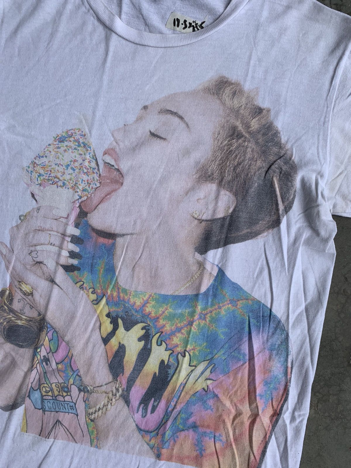 Band Tees × Tultex Thrashed Faded Miley Cyrus Icecream Tshirt Size US S / EU 44-46 / 1 - 2 Thumbnail