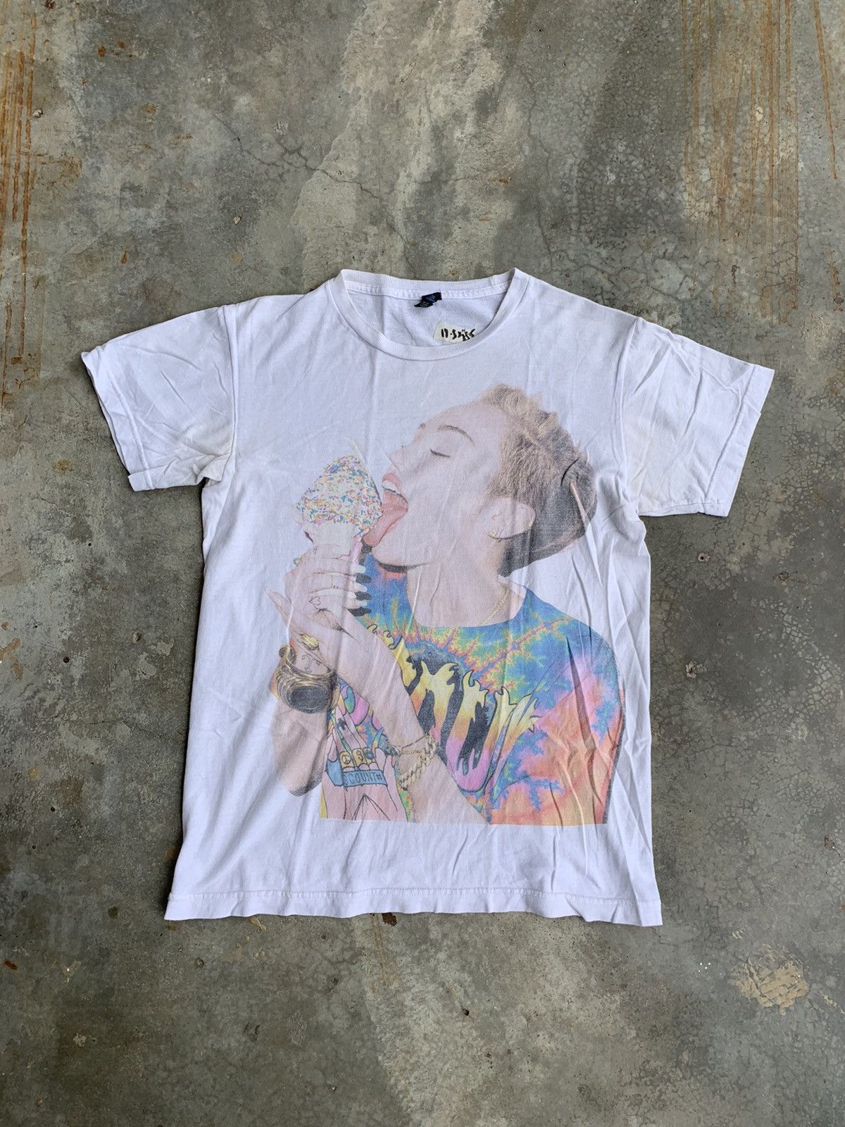 Band Tees × Tultex Thrashed Faded Miley Cyrus Icecream Tshirt Size US S / EU 44-46 / 1 - 1 Thumbnail