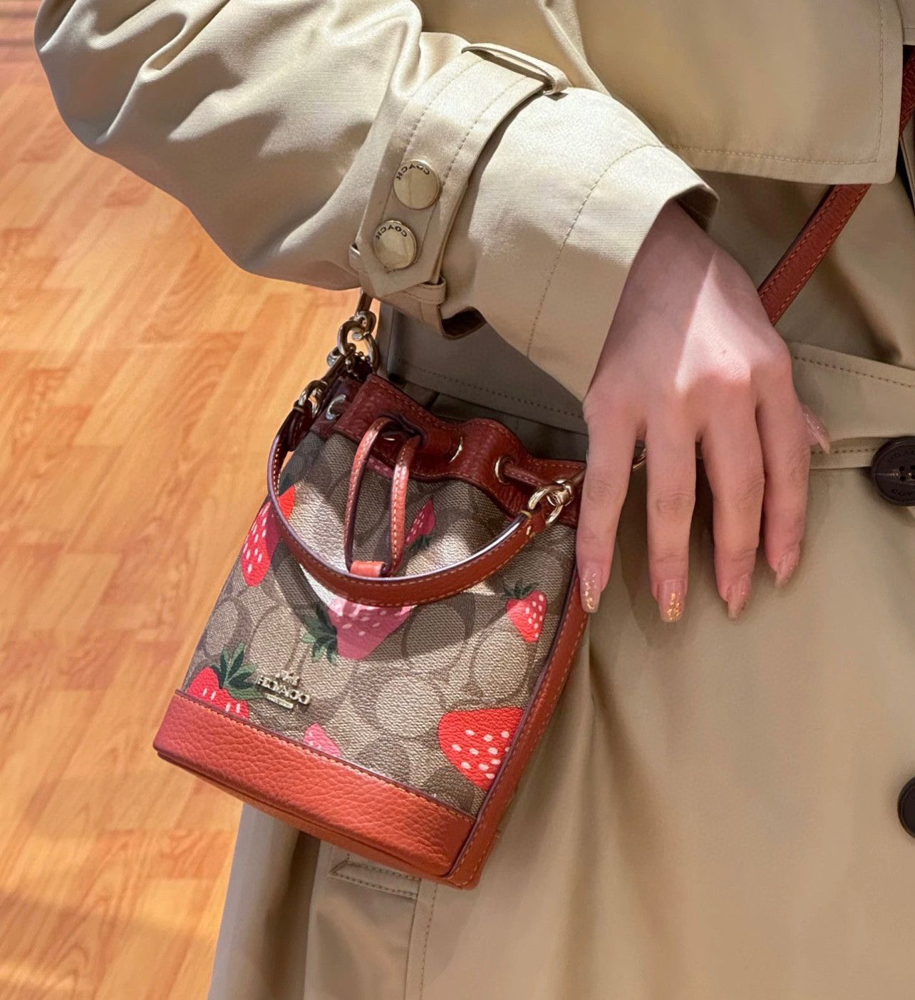 COACH Mini Dempsey Bucket Bag In Signature，Wild Strawberry