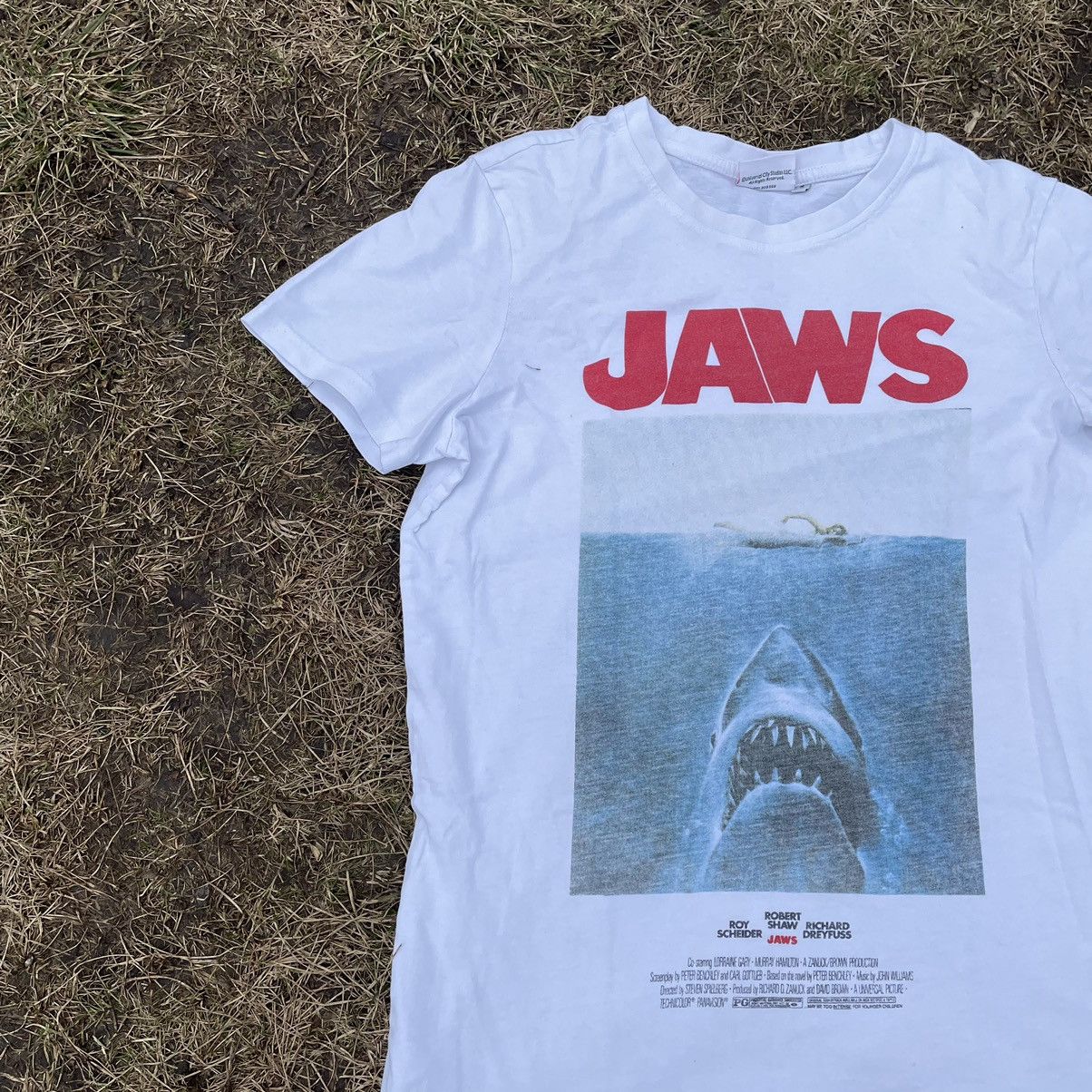 Vintage Vintage 90s Jaws Graphic Tee Sun Faded Horror Grunge Baggy M Size US M / EU 48-50 / 2 - 4 Thumbnail