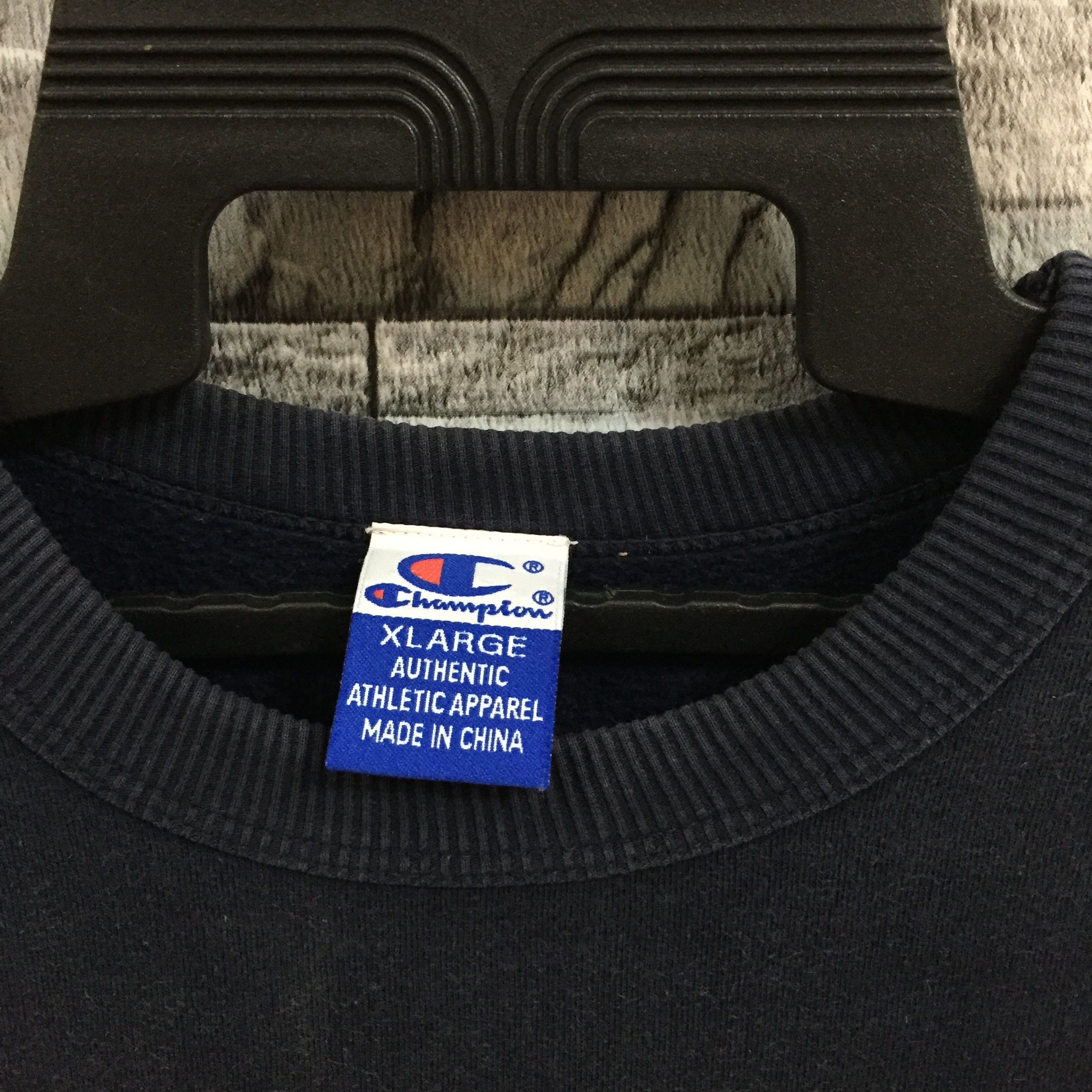 Champion Vintage Champion sweatshirt small logo embroidered size XL Size US XL / EU 56 / 4 - 4 Thumbnail
