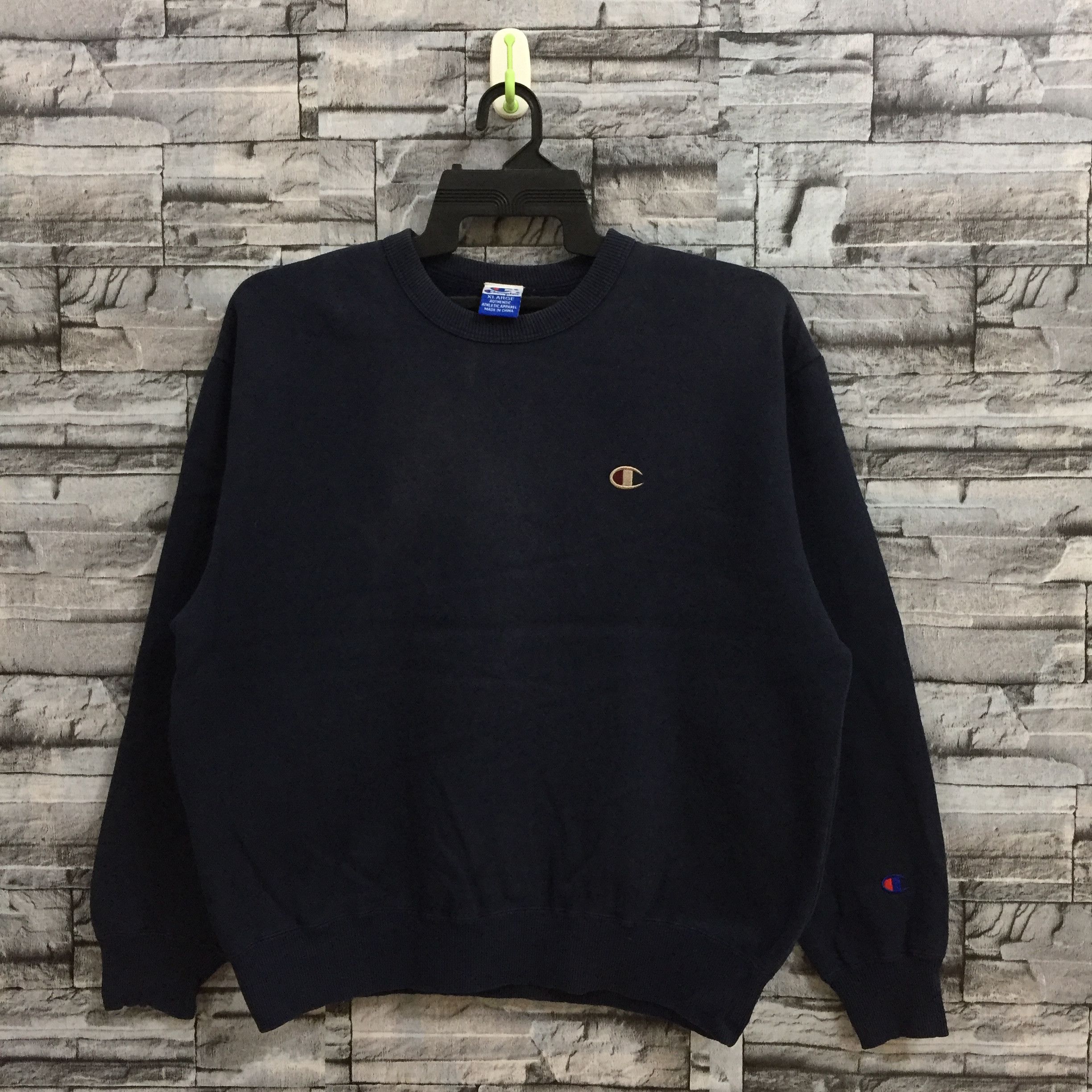 Champion sweater small logo hotsell