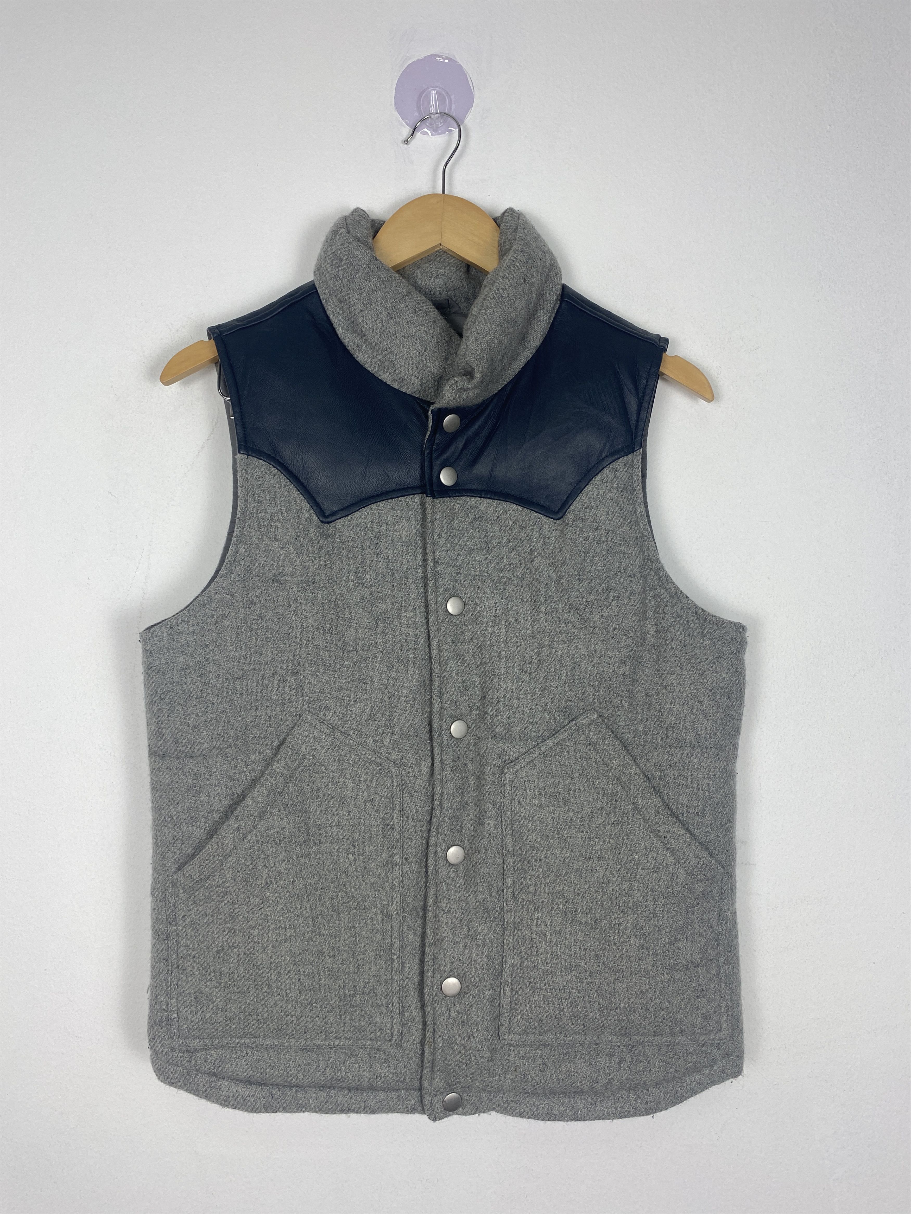 image of Vintage Fleece Button Up Vest in Grey, Women's (Size Small)