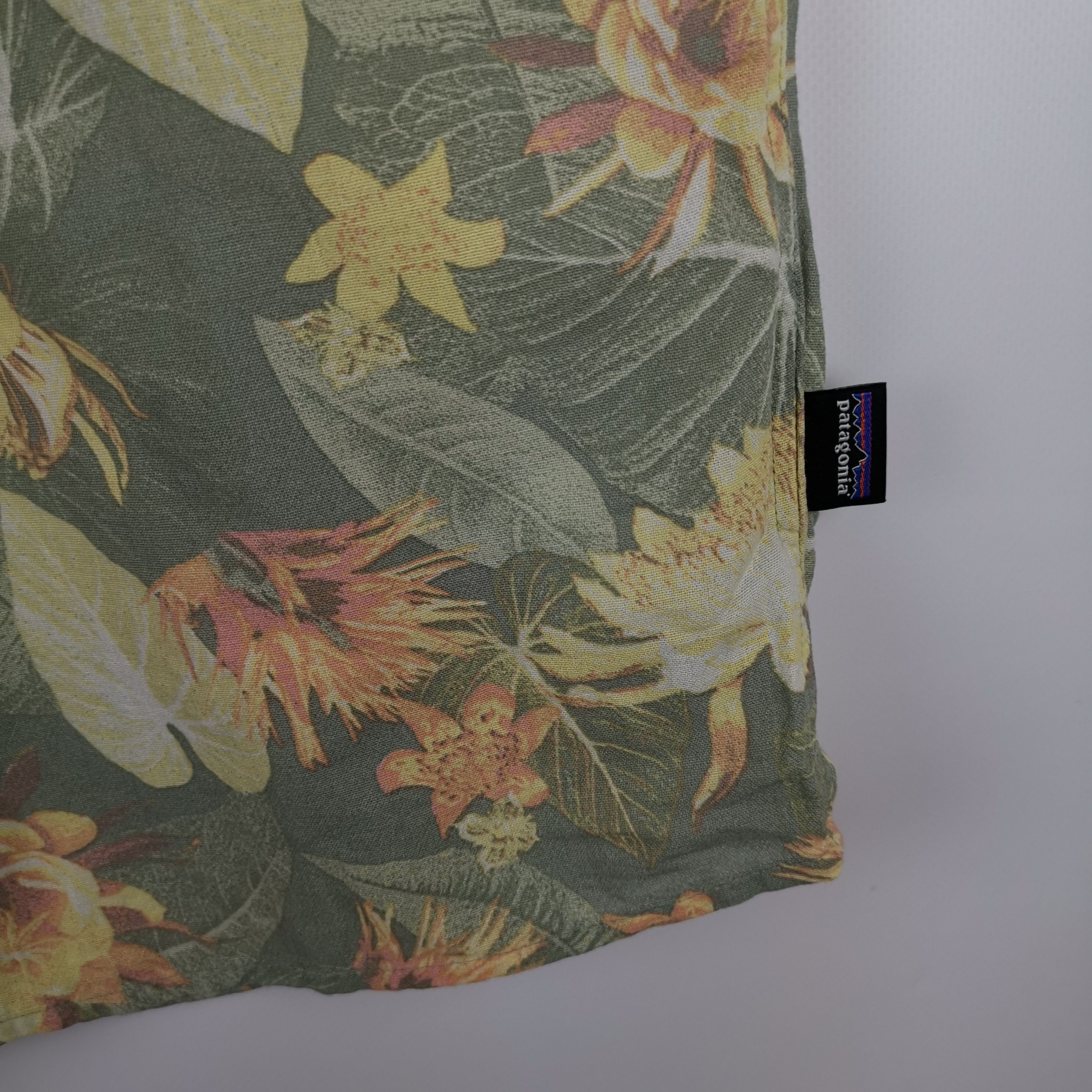 Patagonia Patagonia floral flower print short sleeve shirt Size US S / EU 44-46 / 1 - 2 Thumbnail