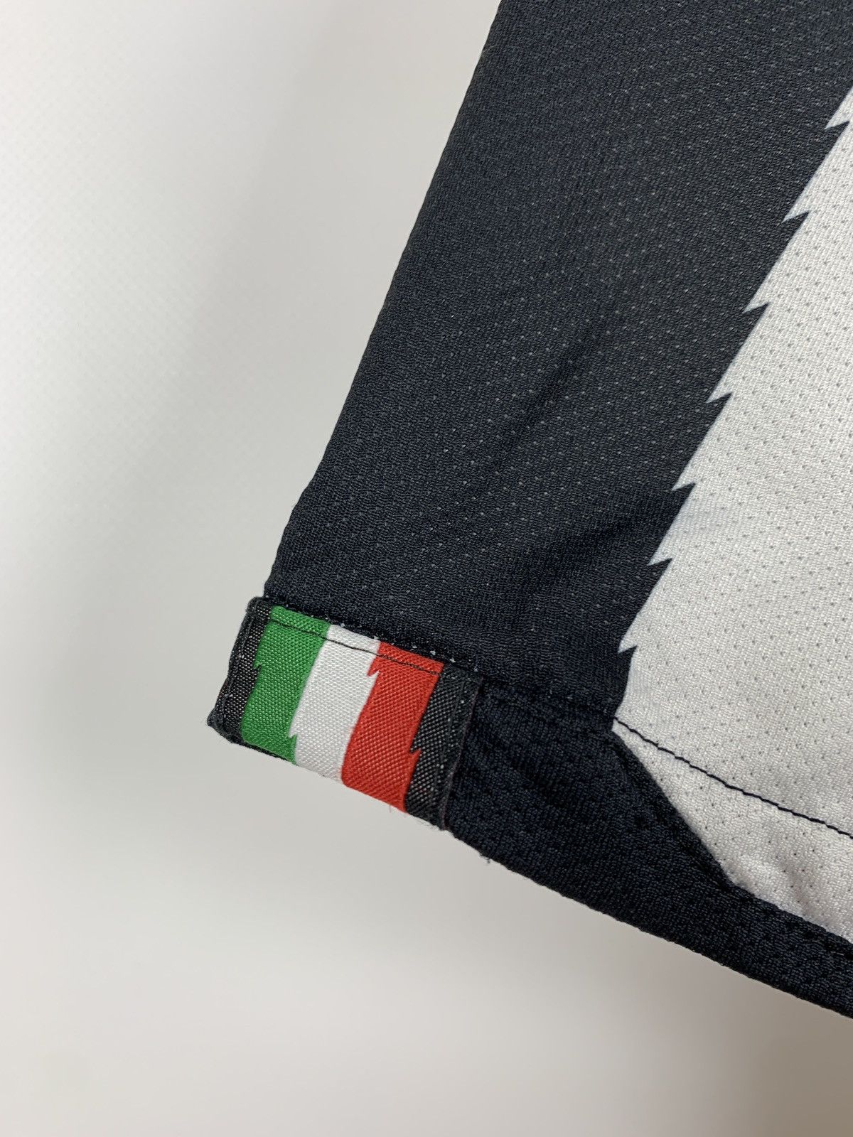 Nike 2010-11 Nike Juventus Home Soccer Jersey Size US S / EU 44-46 / 1 - 18 Thumbnail
