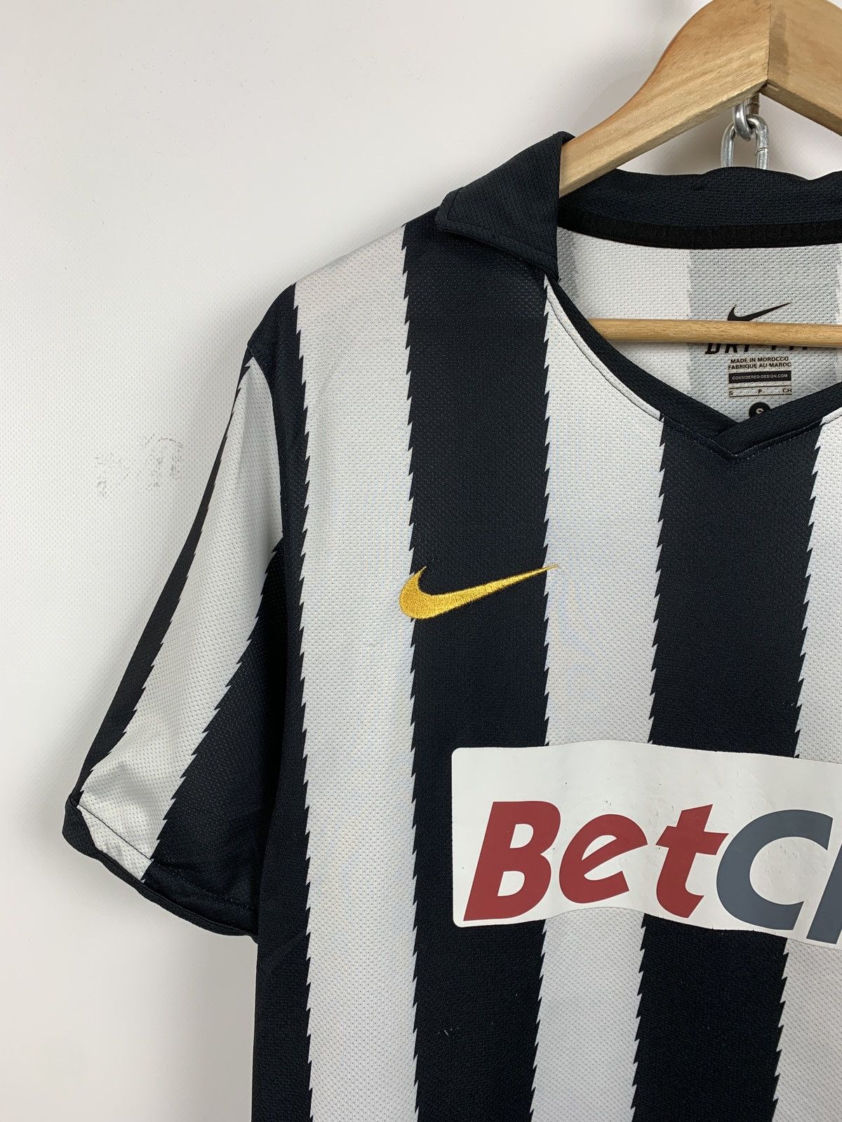 Nike 2010-11 Nike Juventus Home Soccer Jersey Size US S / EU 44-46 / 1 - 3 Thumbnail