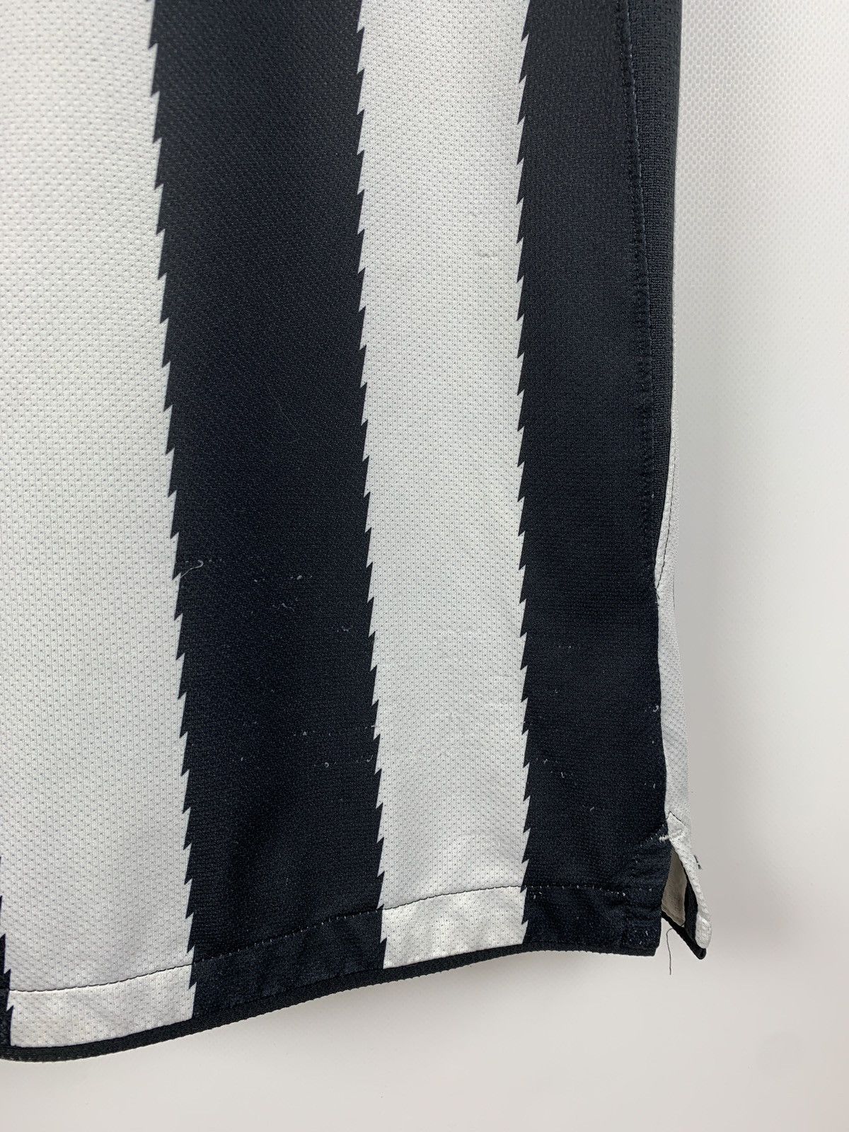 Nike 2010-11 Nike Juventus Home Soccer Jersey Size US S / EU 44-46 / 1 - 16 Thumbnail
