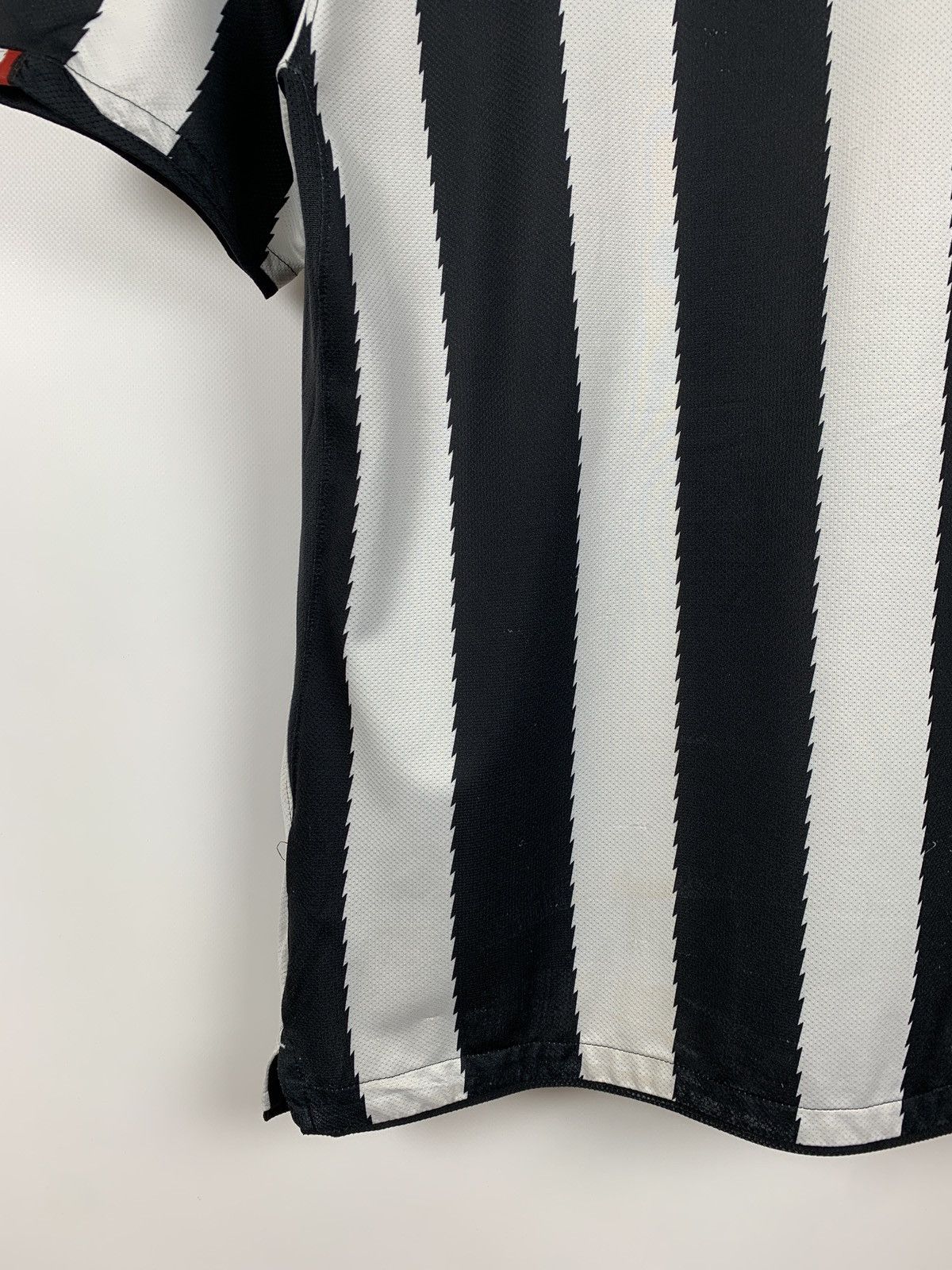 Nike 2010-11 Nike Juventus Home Soccer Jersey Size US S / EU 44-46 / 1 - 13 Thumbnail