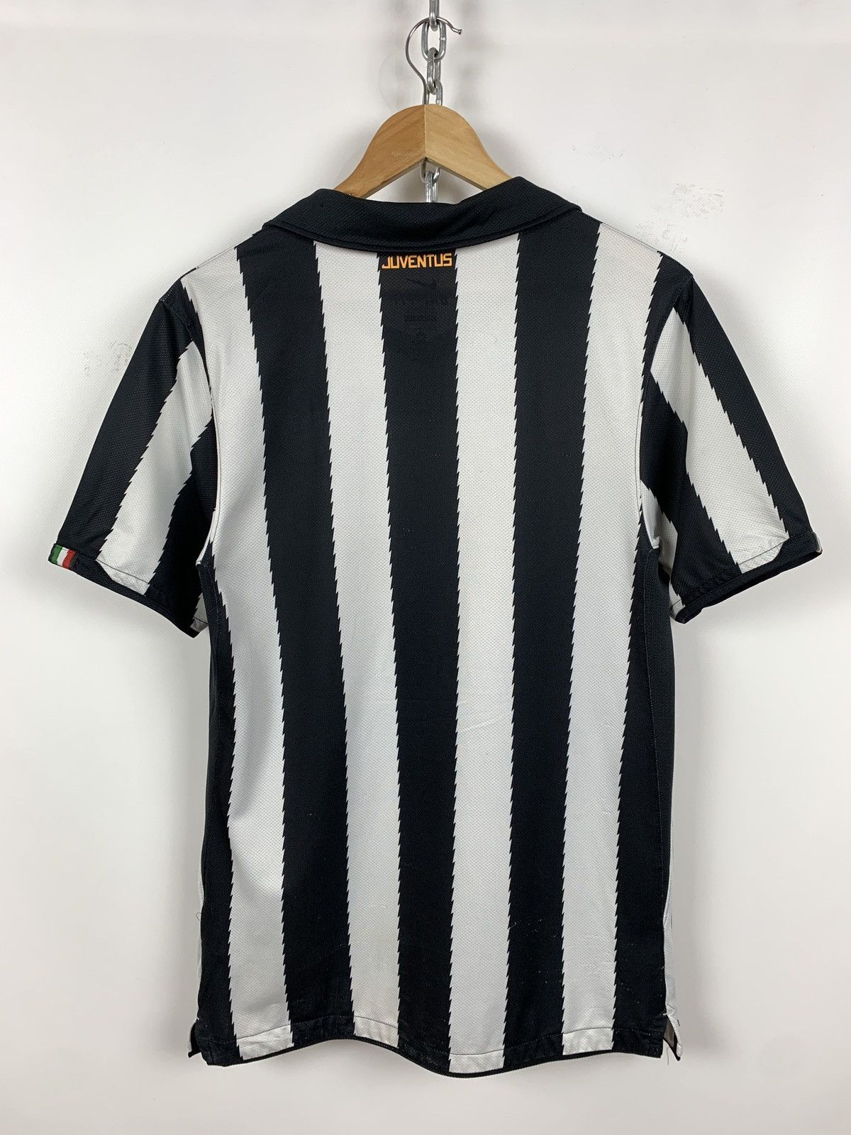Nike 2010-11 Nike Juventus Home Soccer Jersey Size US S / EU 44-46 / 1 - 2 Thumbnail
