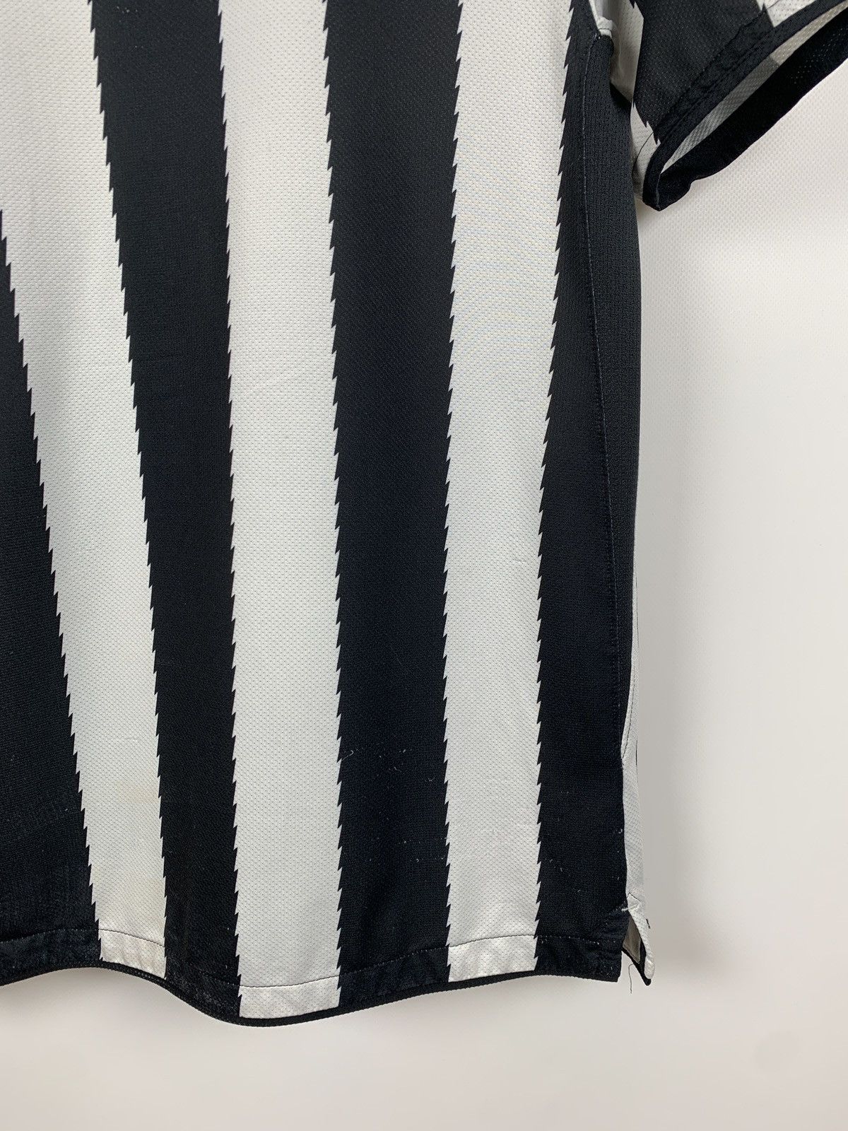 Nike 2010-11 Nike Juventus Home Soccer Jersey Size US S / EU 44-46 / 1 - 14 Thumbnail