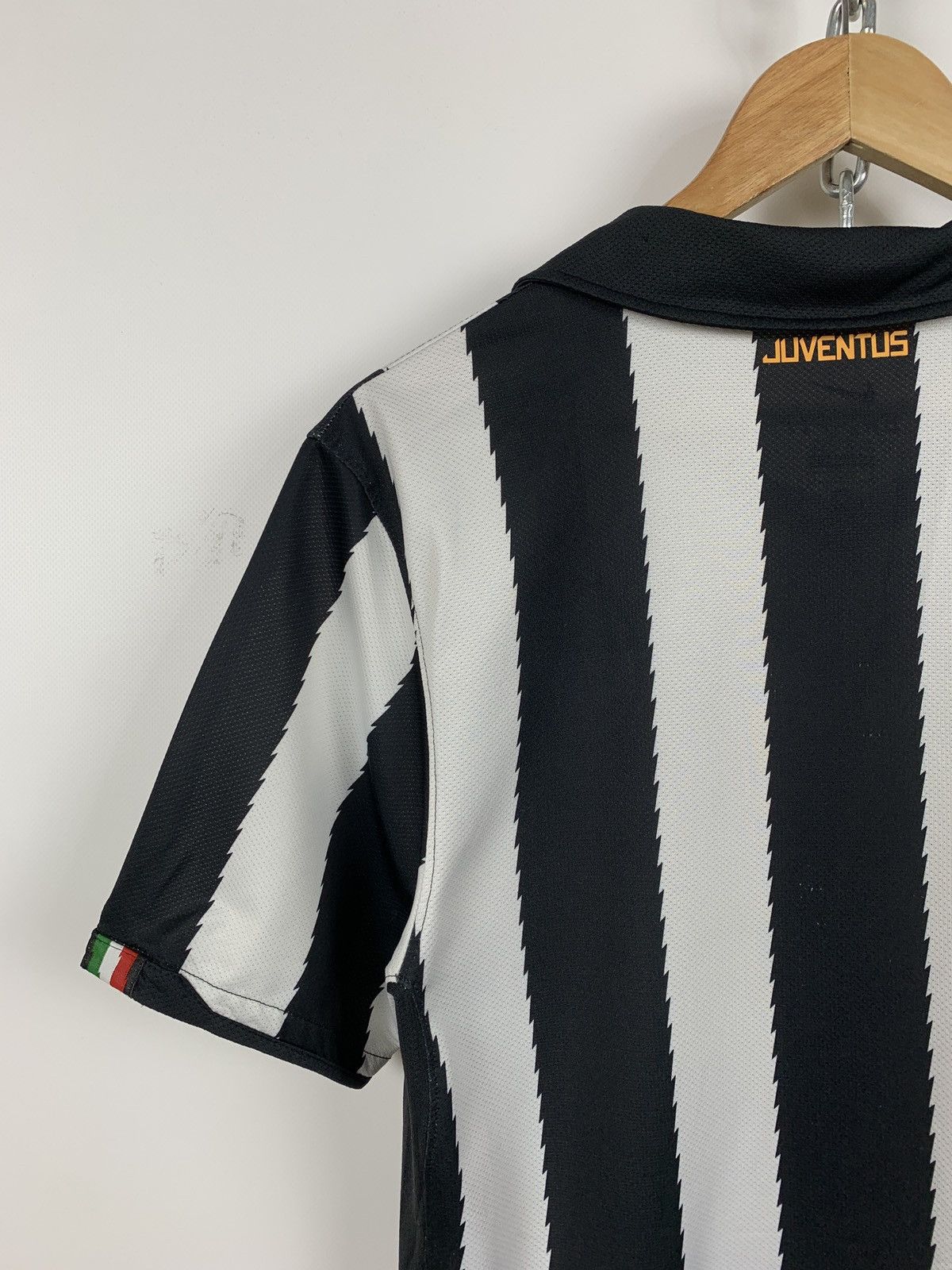 Nike 2010-11 Nike Juventus Home Soccer Jersey Size US S / EU 44-46 / 1 - 11 Thumbnail