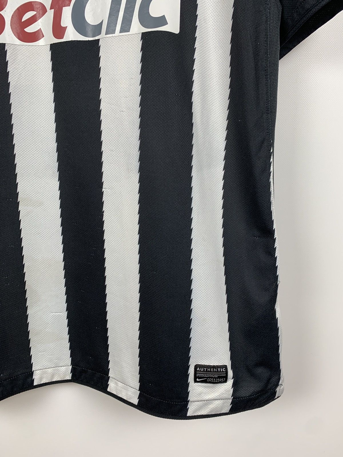 Nike 2010-11 Nike Juventus Home Soccer Jersey Size US S / EU 44-46 / 1 - 8 Thumbnail