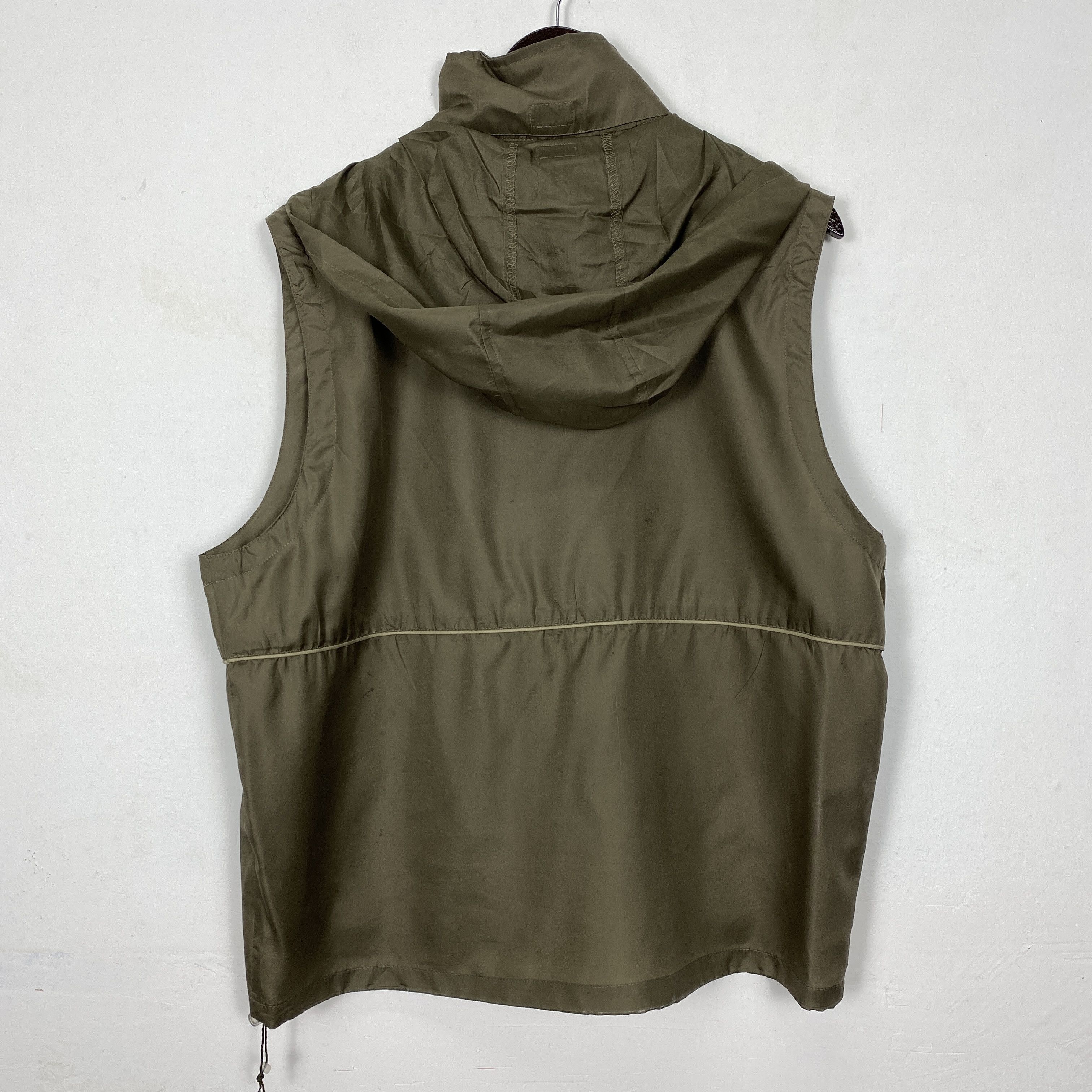 Japanese Brand Vintage Japanese Brand Nylon Vest Size US L / EU 52-54 / 3 - 4 Thumbnail